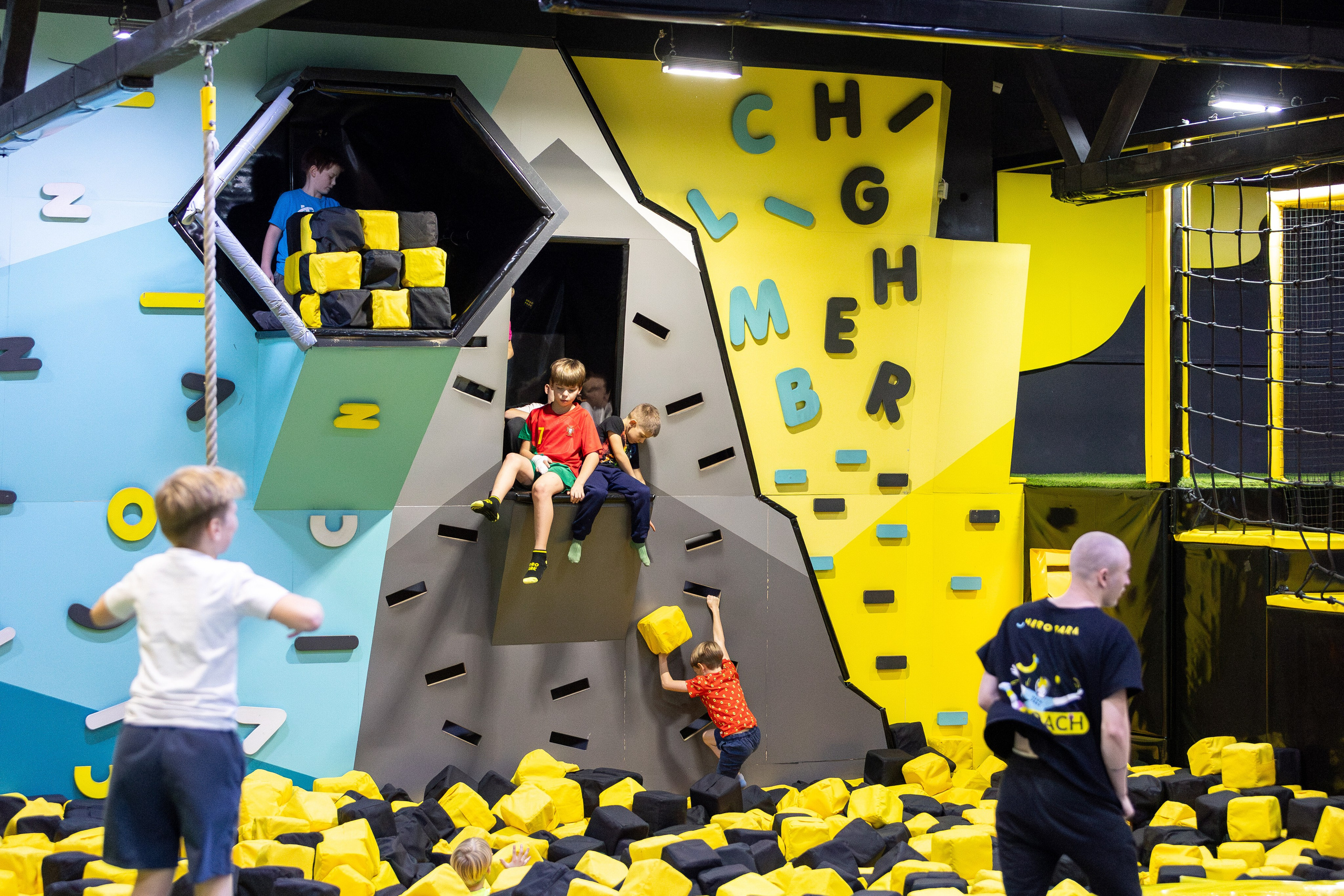 ДР Влада (батутная арена). Профессиональный интерьерный и репортажный фотограф Минск и РБ. Максим Орлов