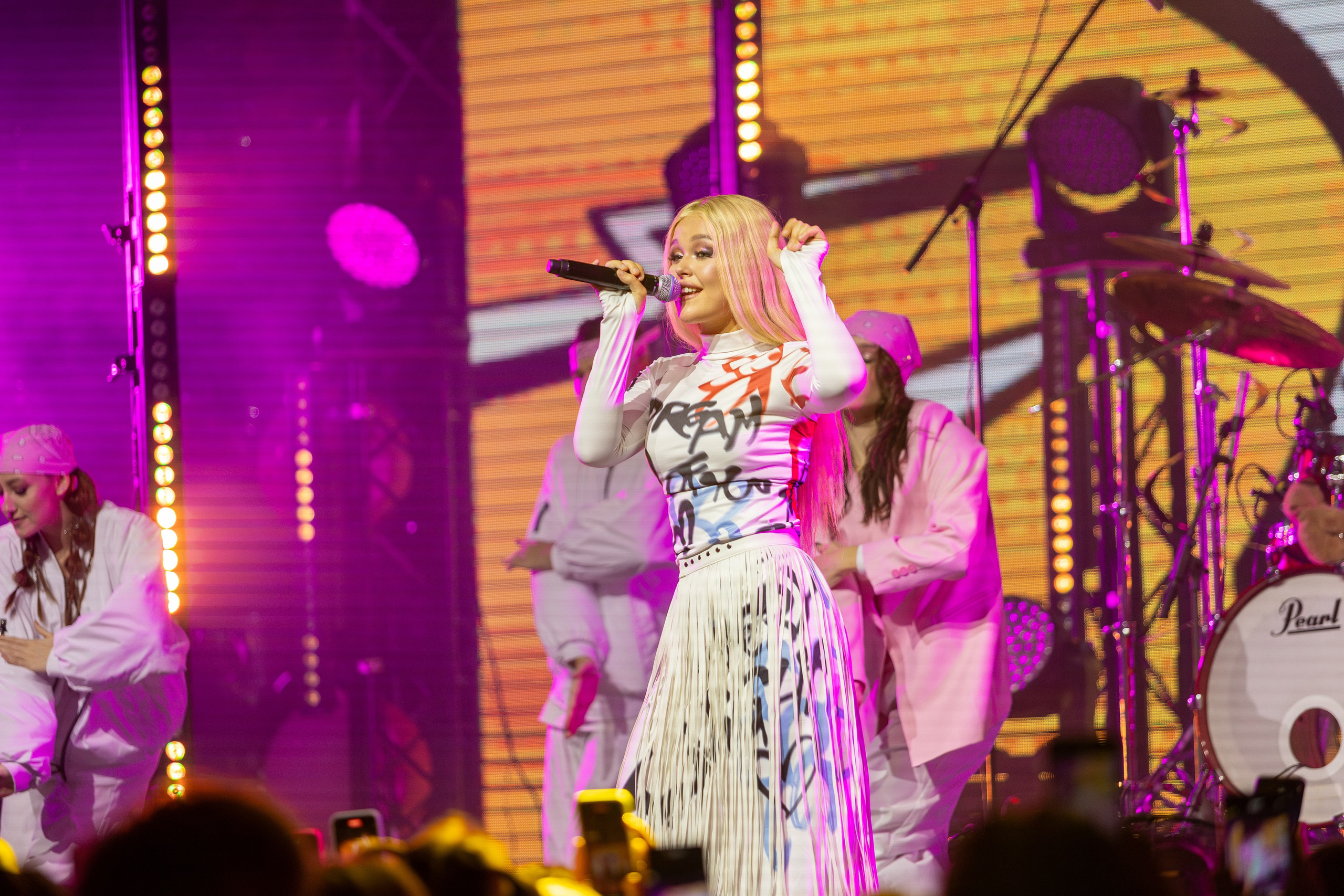 Концерт Насти Кравченко. Профессиональный интерьерный и репортажный фотограф Минск и РБ. Максим Орлов