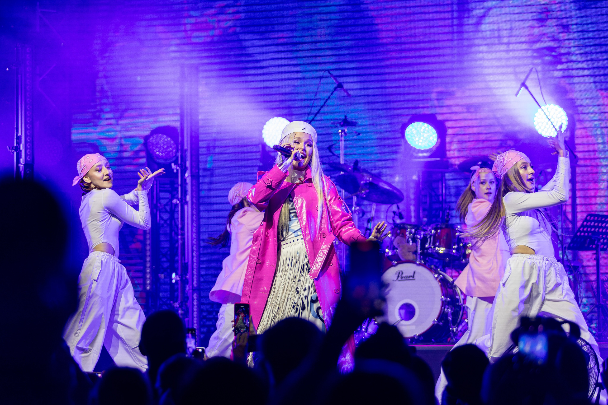 Концерт Насти Кравченко. Профессиональный интерьерный и репортажный фотограф Минск и РБ. Максим Орлов