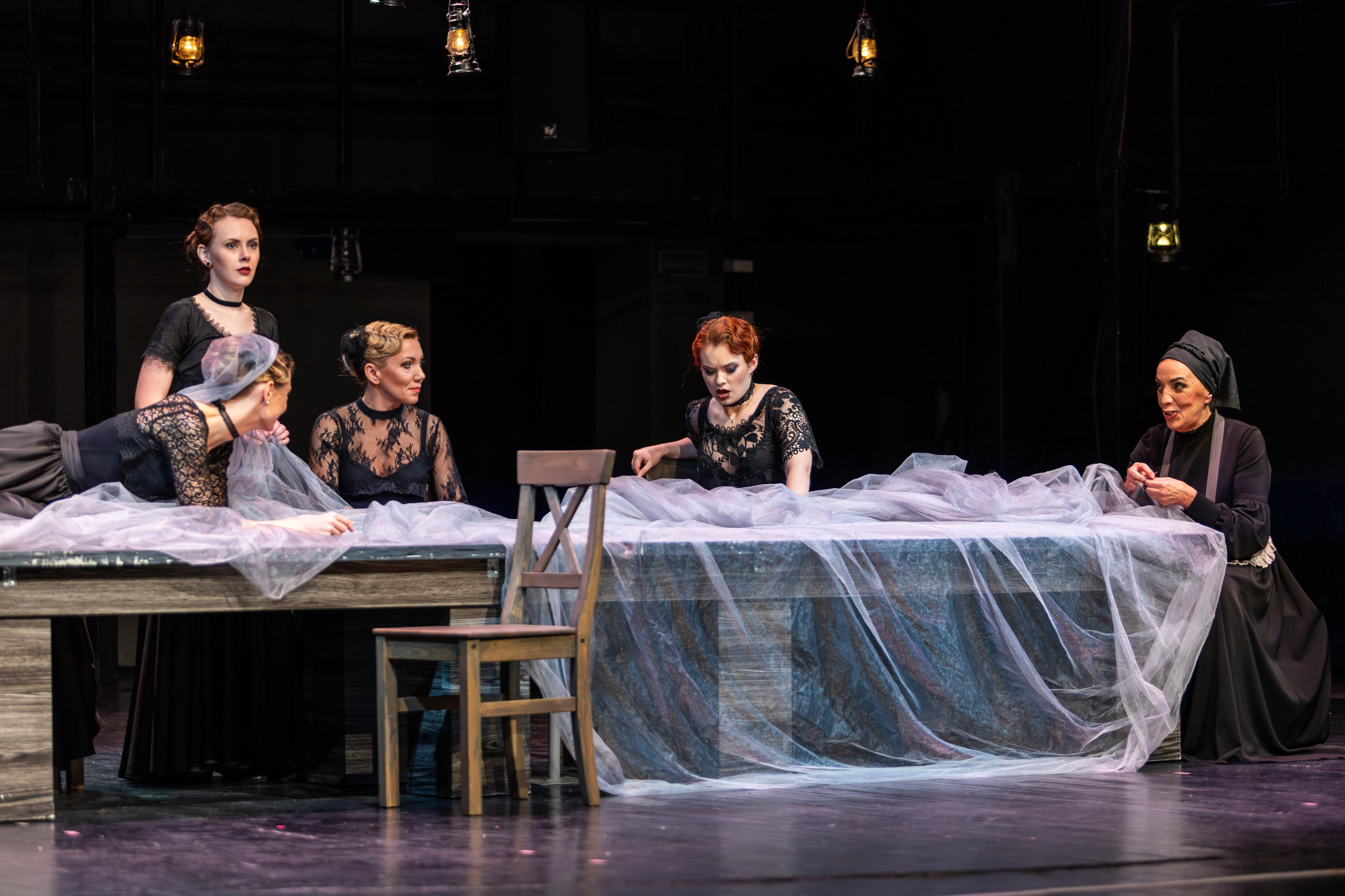 Новый театр «Дом Бернарды Альбы». Профессиональный интерьерный и репортажный фотограф Минск и РБ. Максим Орлов