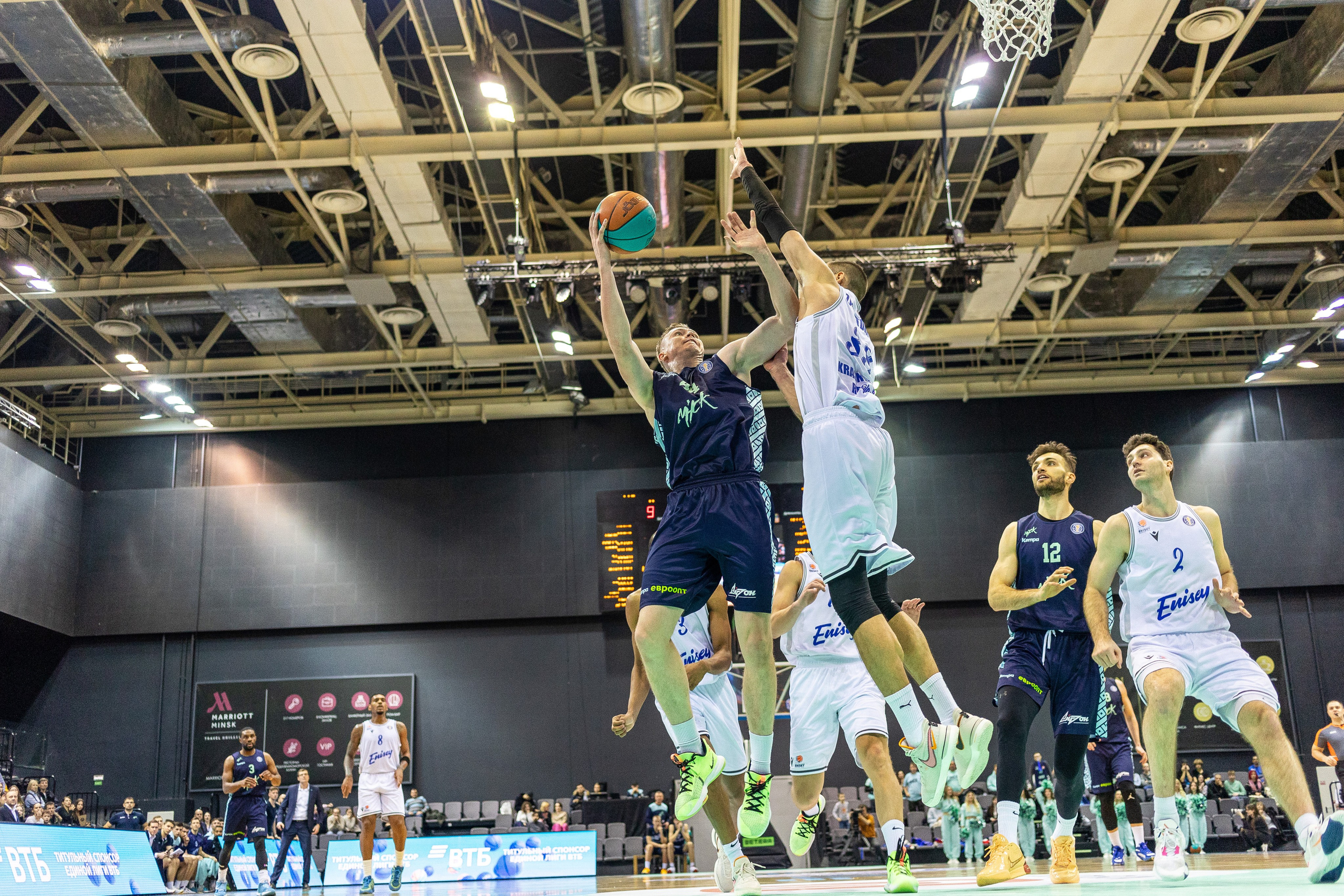Баскетбол. Лучшие кадры. Минск — Енисей. 11.12.2023. Профессиональный интерьерный и репортажный фотограф Минск и РБ. Максим Орлов