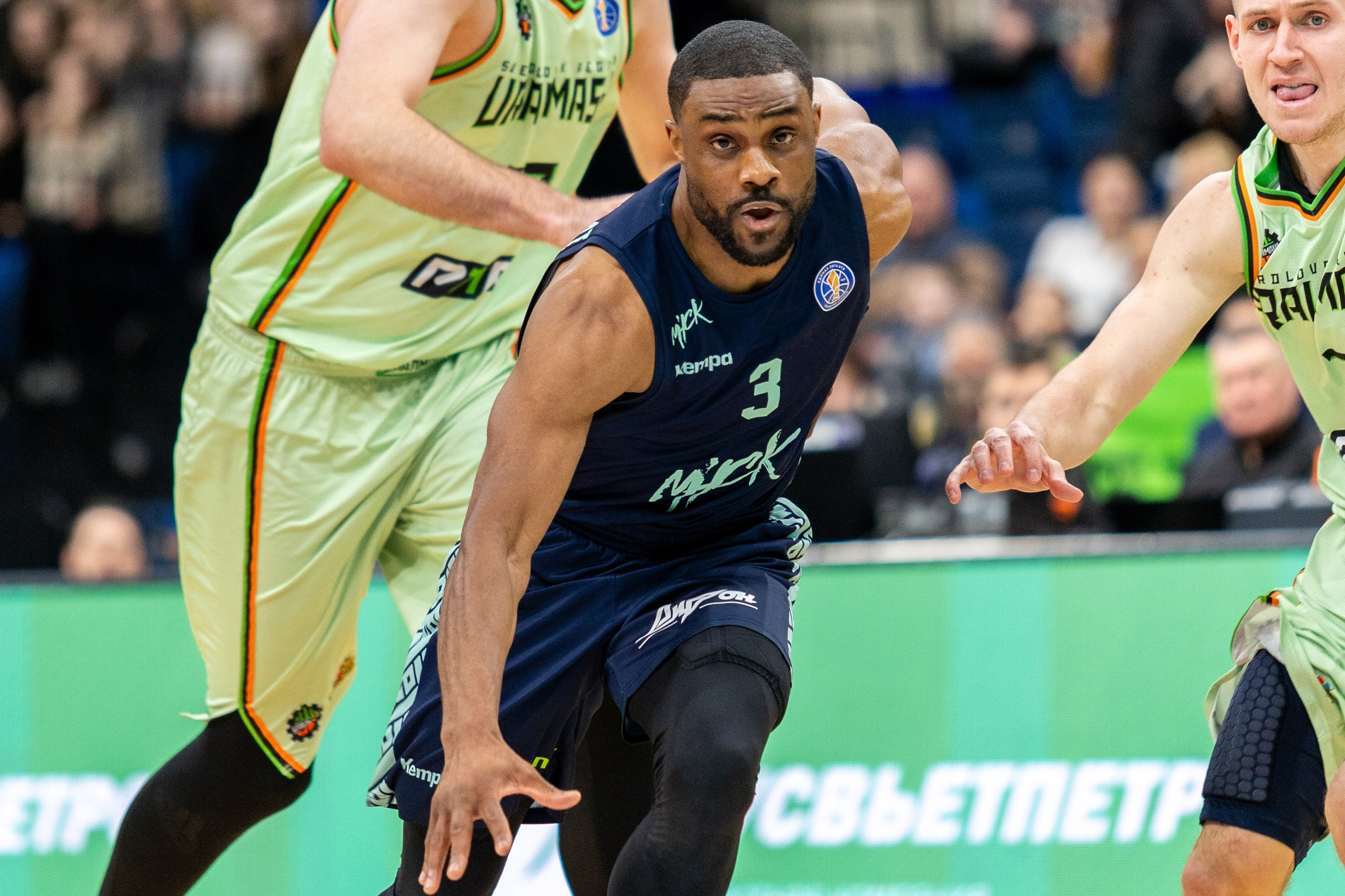 Баскетбол. Лучшие кадры. Минск — Уралмаш 13.02.2024. Профессиональный интерьерный и репортажный фотограф Минск и РБ. Максим Орлов