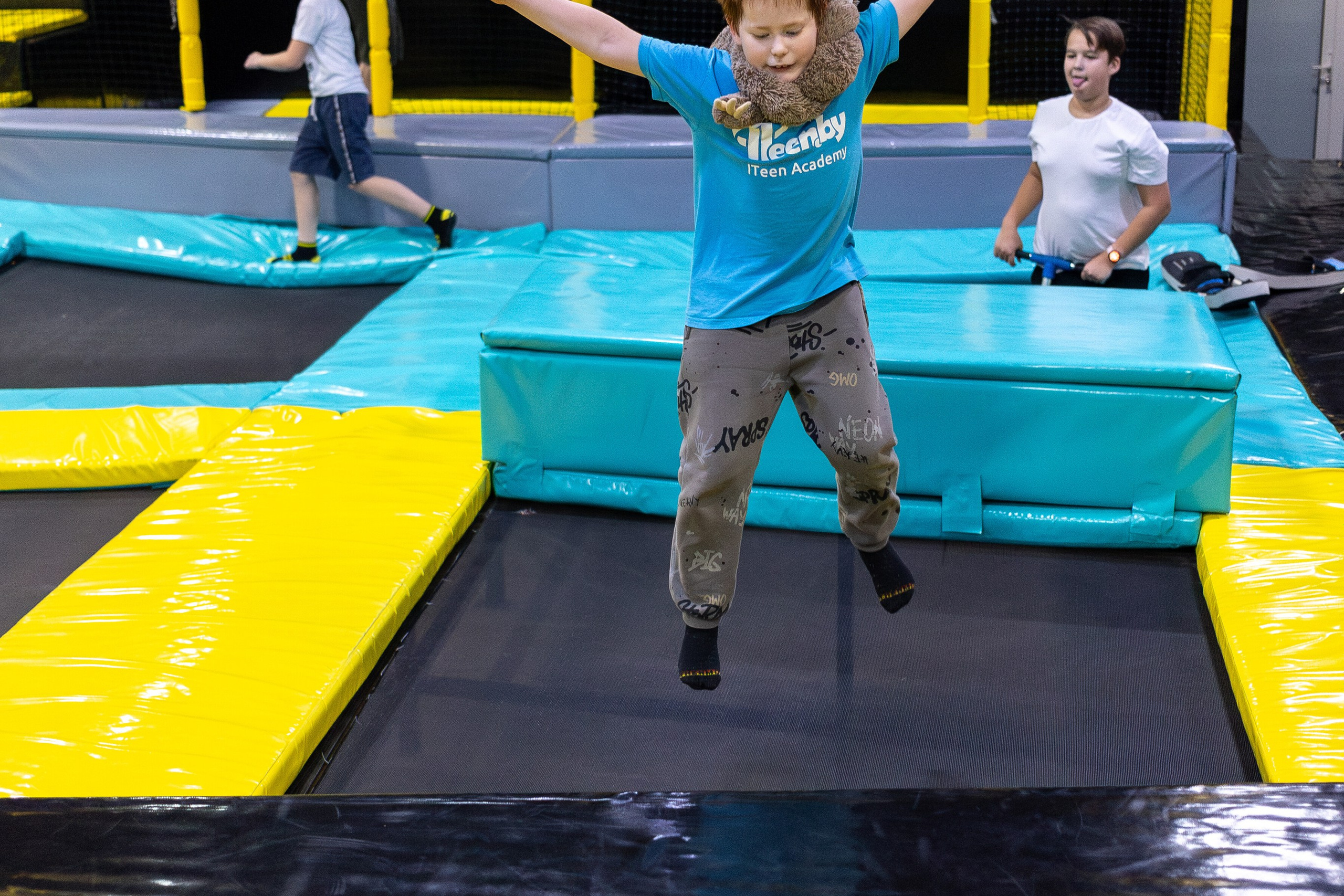 ДР Влада (батутная арена). Профессиональный интерьерный и репортажный фотограф Минск и РБ. Максим Орлов