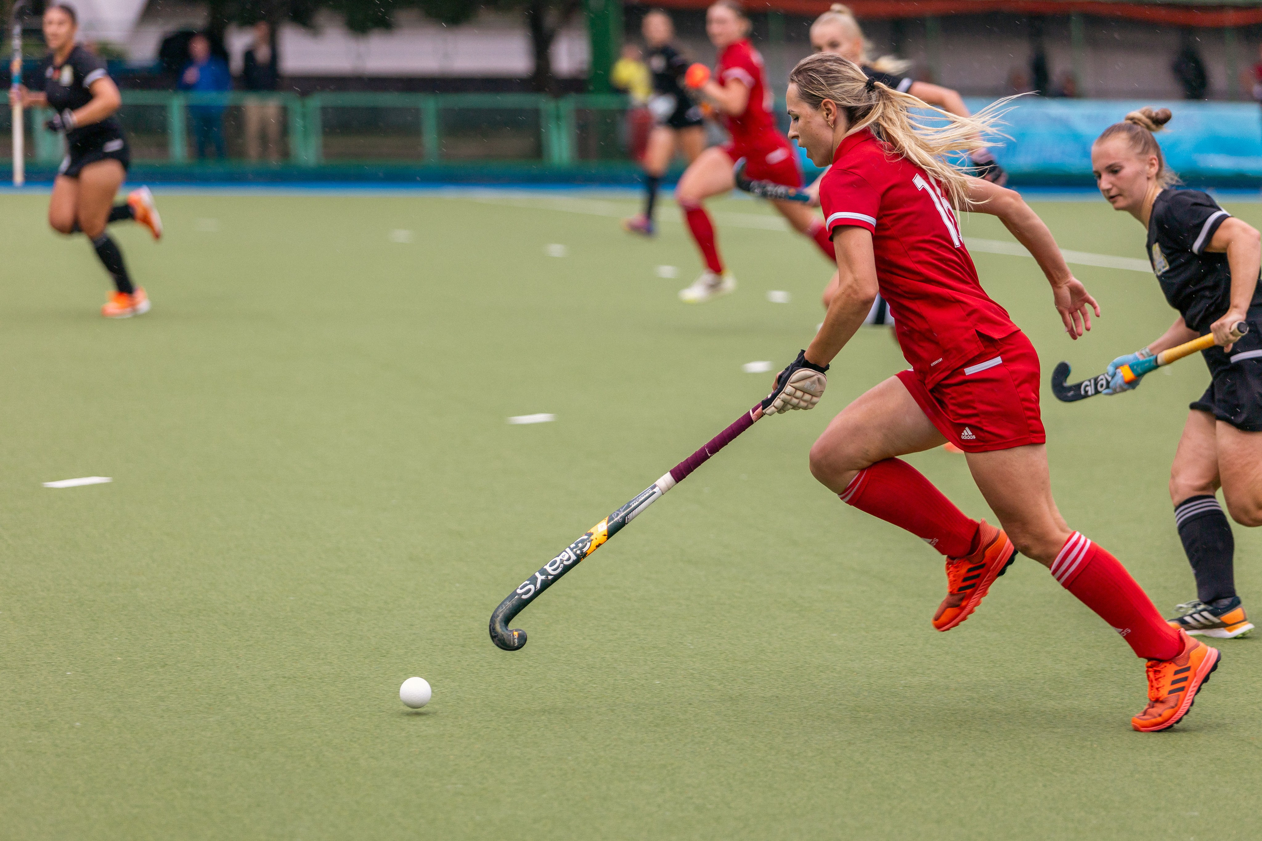 Хоккей на траве. Девушки. ХК Минск — ХК Виктория (Смолевичи) 10.06.2024. Профессиональный интерьерный и репортажный фотограф Минск и РБ. Максим Орлов
