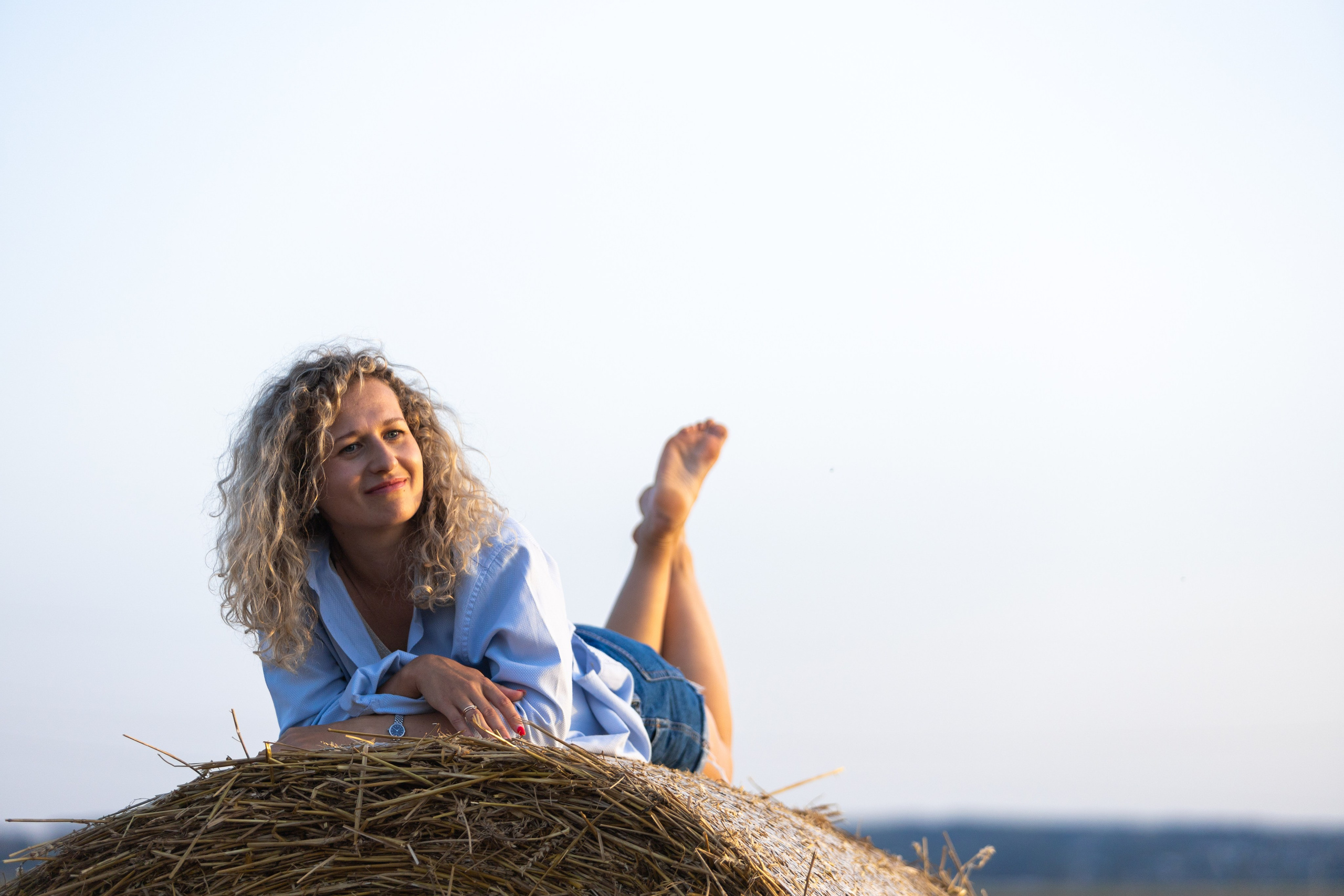 Фотосъемка в поле с Кристиной. Профессиональный интерьерный и репортажный фотограф Минск и РБ. Максим Орлов