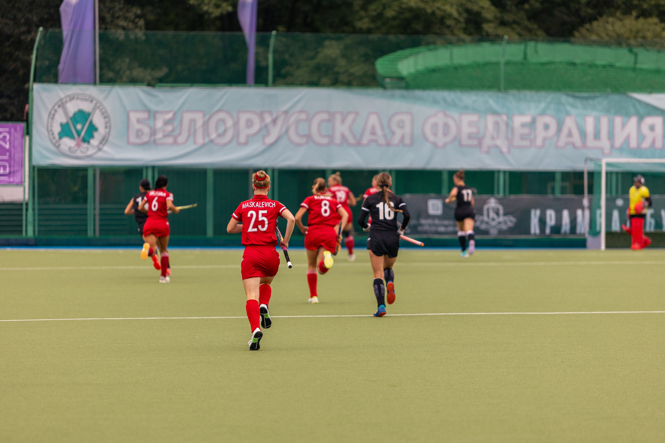 Хоккей на траве. Девушки. ХК Минск — ХК Виктория (Смолевичи) 10.06.2024. Профессиональный интерьерный и репортажный фотограф Минск и РБ. Максим Орлов