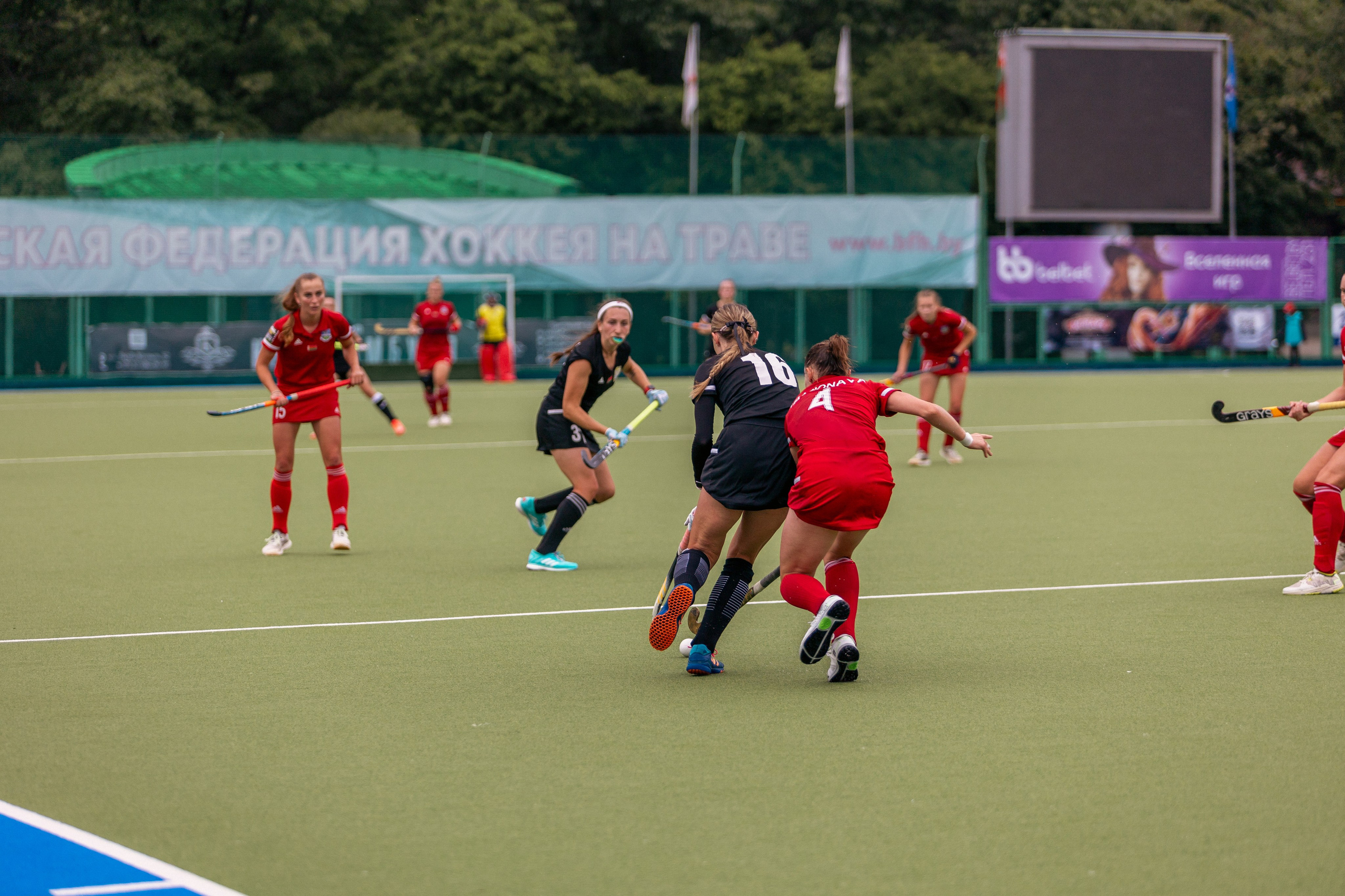 Хоккей на траве. Девушки. ХК Минск — ХК Виктория (Смолевичи) 10.06.2024. Профессиональный интерьерный и репортажный фотограф Минск и РБ. Максим Орлов