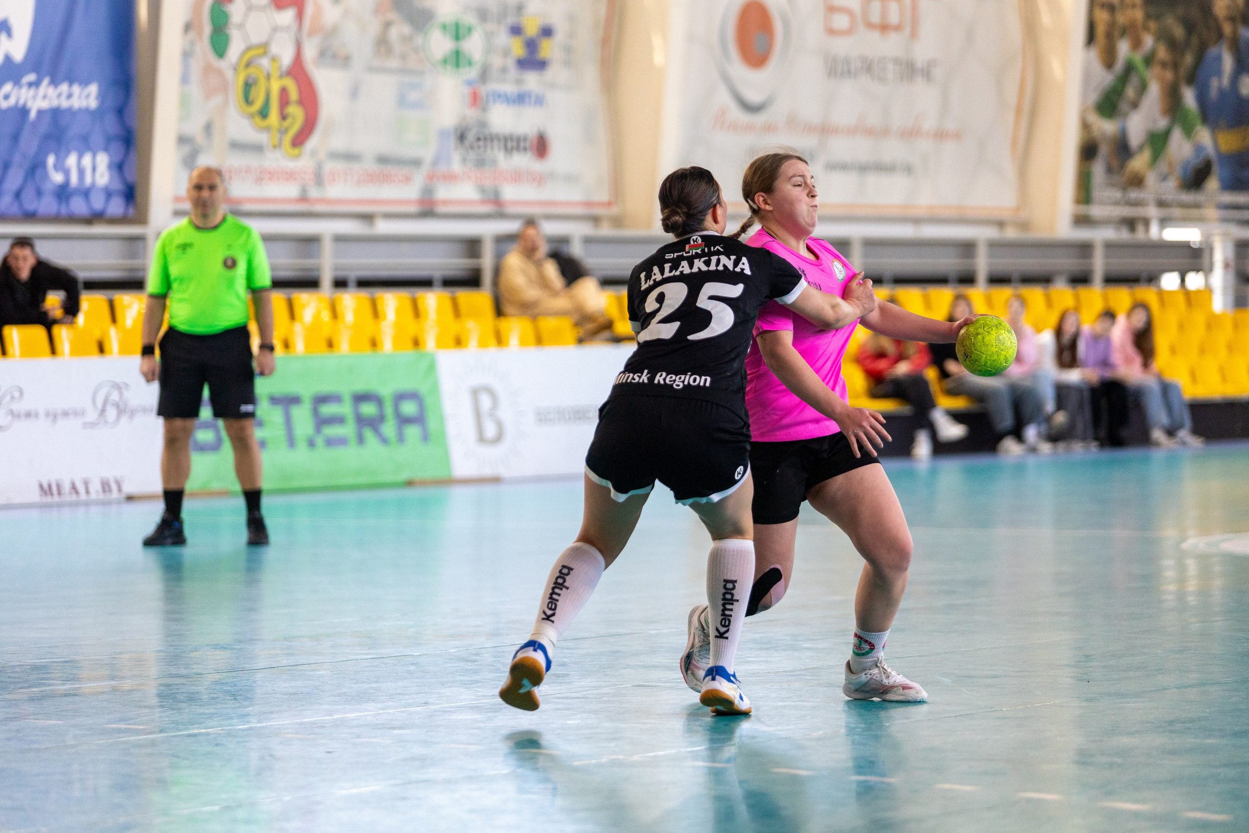 Женский гандбол. Лучшие кадры. БНТУ — Звезда. 08.02.2025. Профессиональный интерьерный и репортажный фотограф Минск и РБ. Максим Орлов