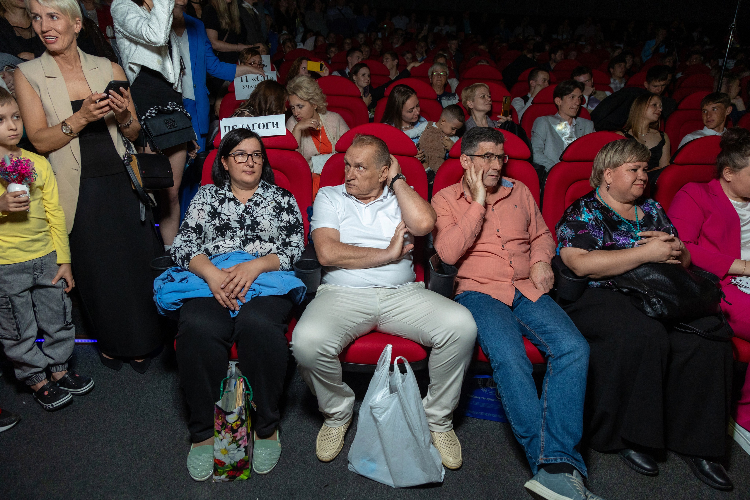 Вручение дипломов. 47 школа. Профессиональный интерьерный и репортажный фотограф Минск и РБ. Максим Орлов