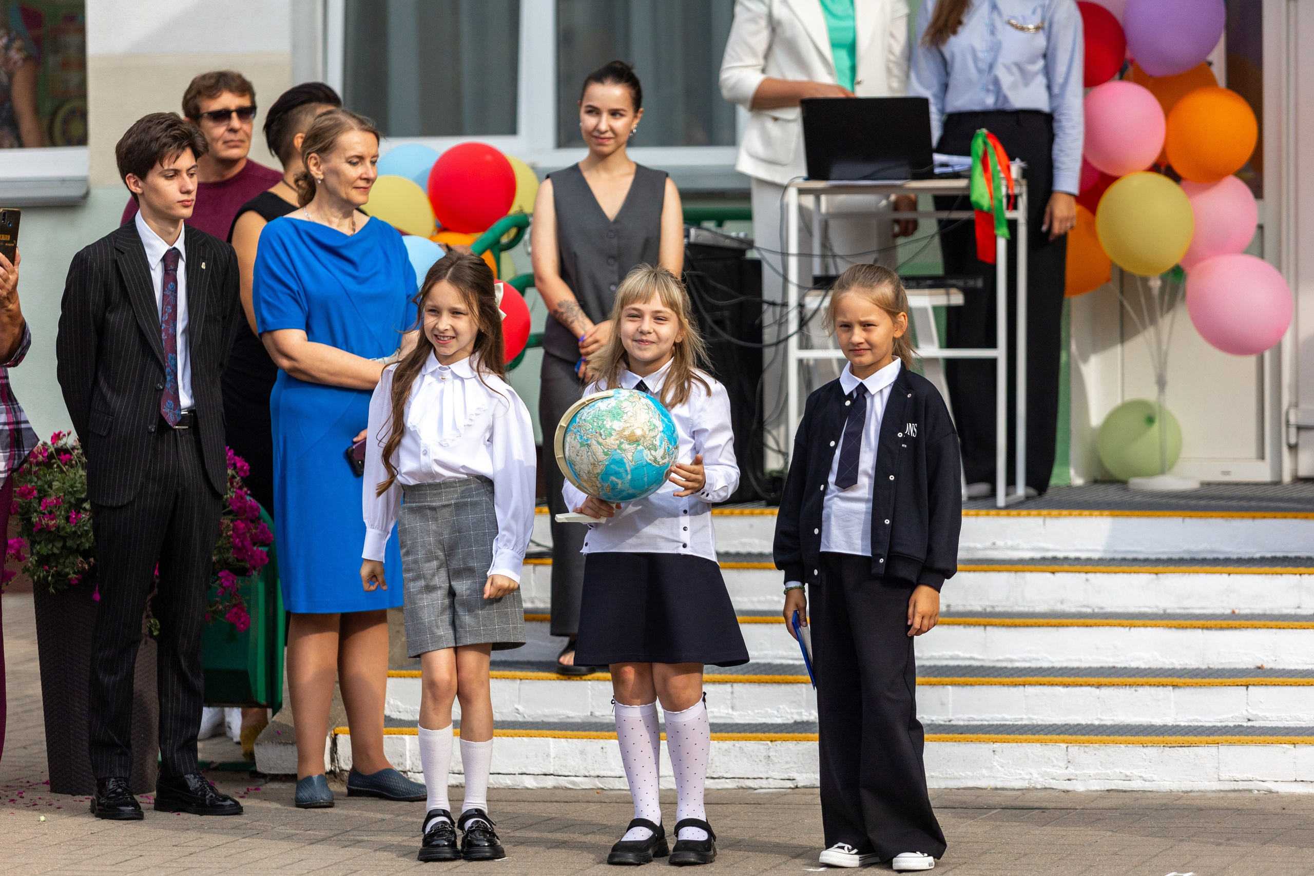 Линейка 1-го сентября. Профессиональный интерьерный и репортажный фотограф Минск и РБ. Максим Орлов