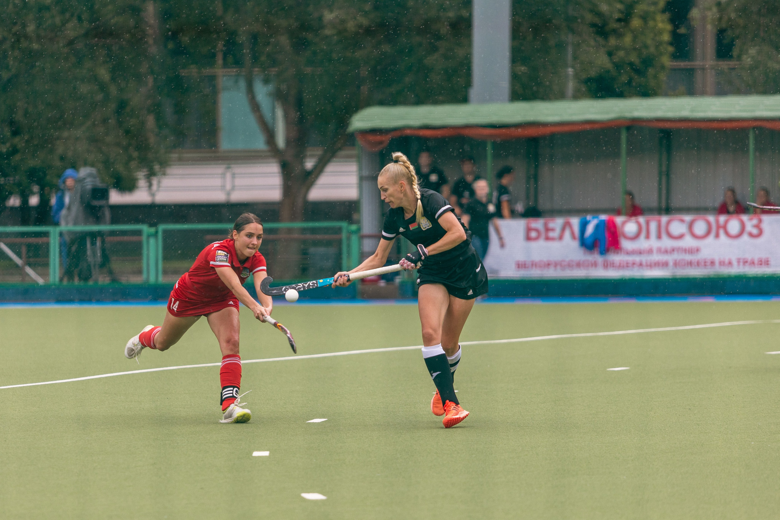 Хоккей на траве. Девушки. ХК Минск — ХК Виктория (Смолевичи) 10.06.2024. Профессиональный интерьерный и репортажный фотограф Минск и РБ. Максим Орлов