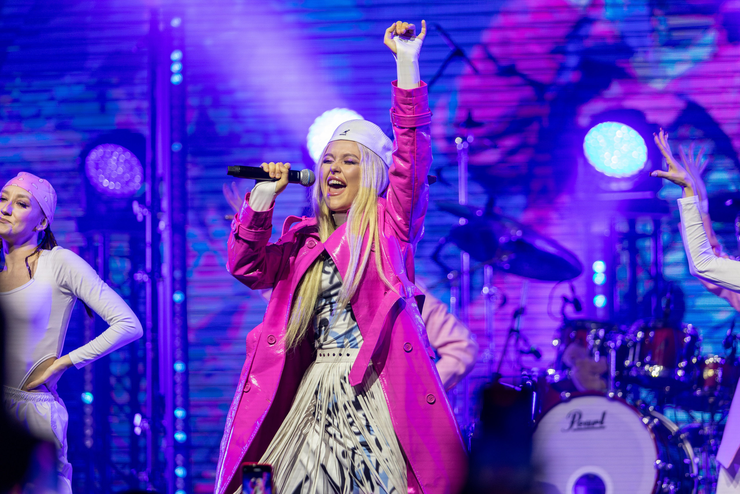 Концерт Насти Кравченко. Профессиональный интерьерный и репортажный фотограф Минск и РБ. Максим Орлов