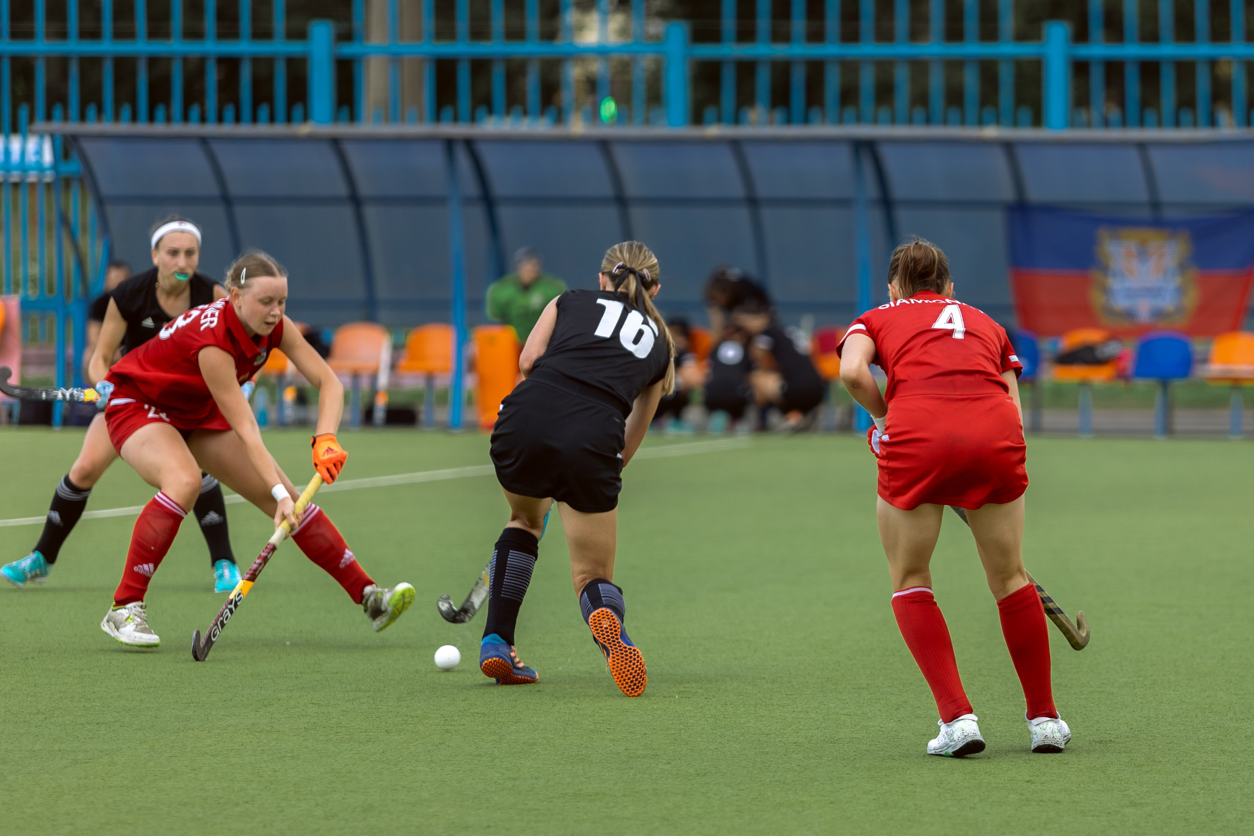 Хоккей на траве. Девушки. Минск — Виктория. 16.06.2024. Профессиональный интерьерный и репортажный фотограф Минск и РБ. Максим Орлов