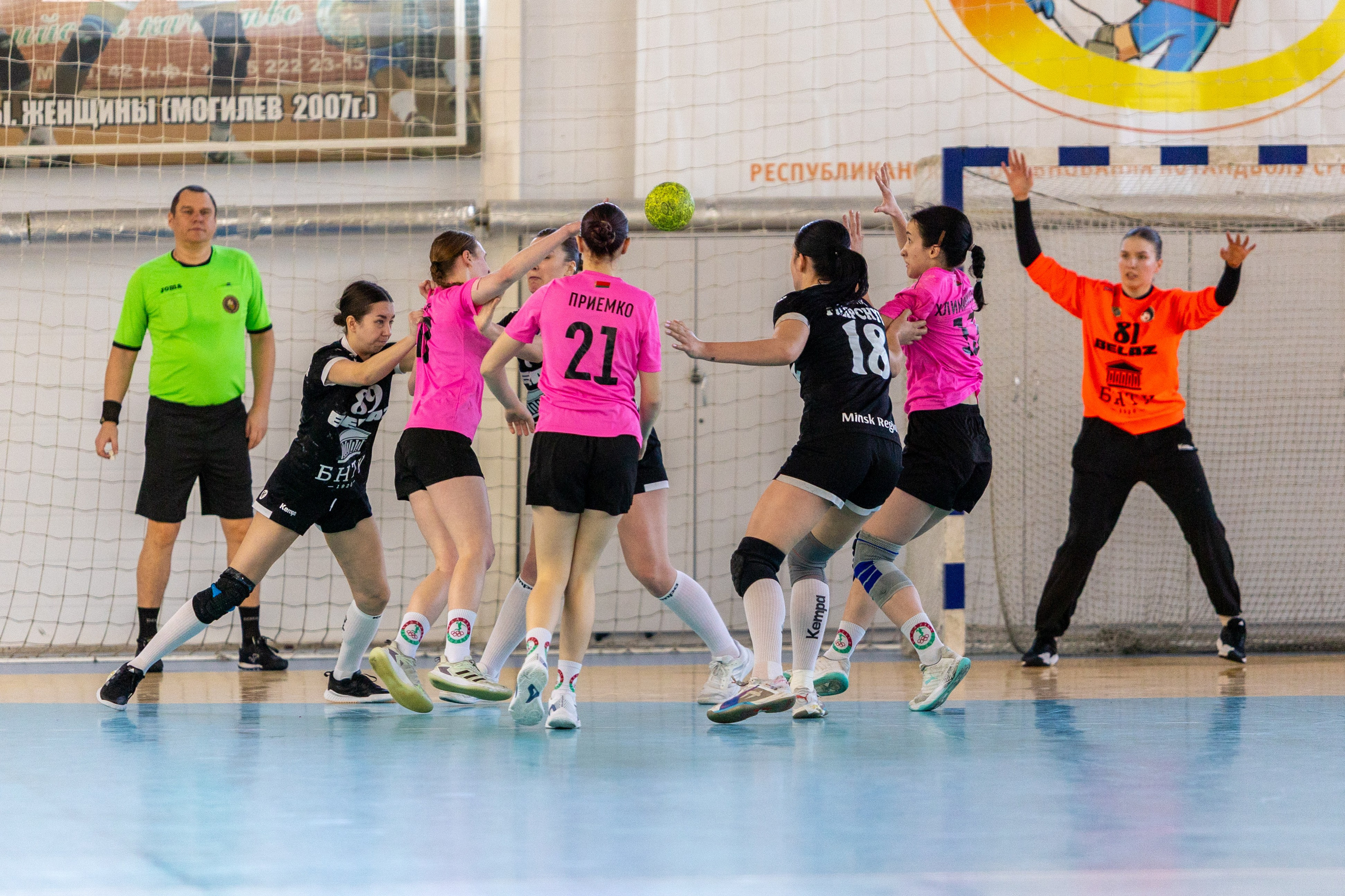 Женский гандбол. Лучшие кадры. БНТУ — Звезда. 08.02.2025. Профессиональный интерьерный и репортажный фотограф Минск и РБ. Максим Орлов