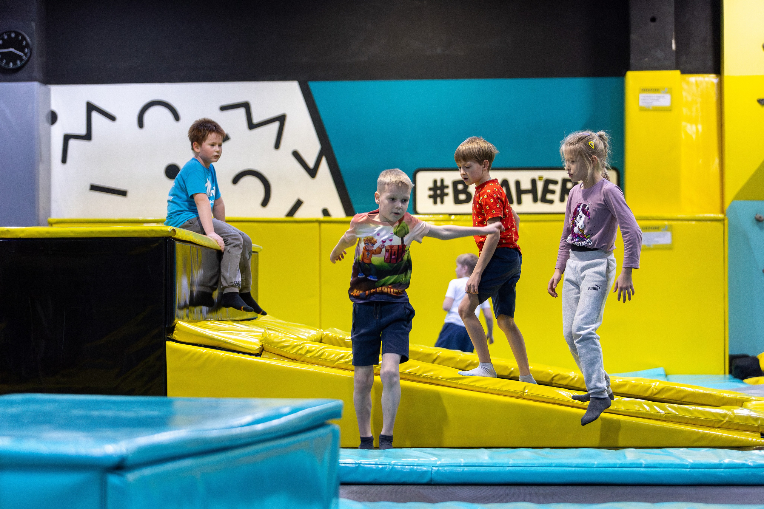 ДР Влада (батутная арена). Профессиональный интерьерный и репортажный фотограф Минск и РБ. Максим Орлов