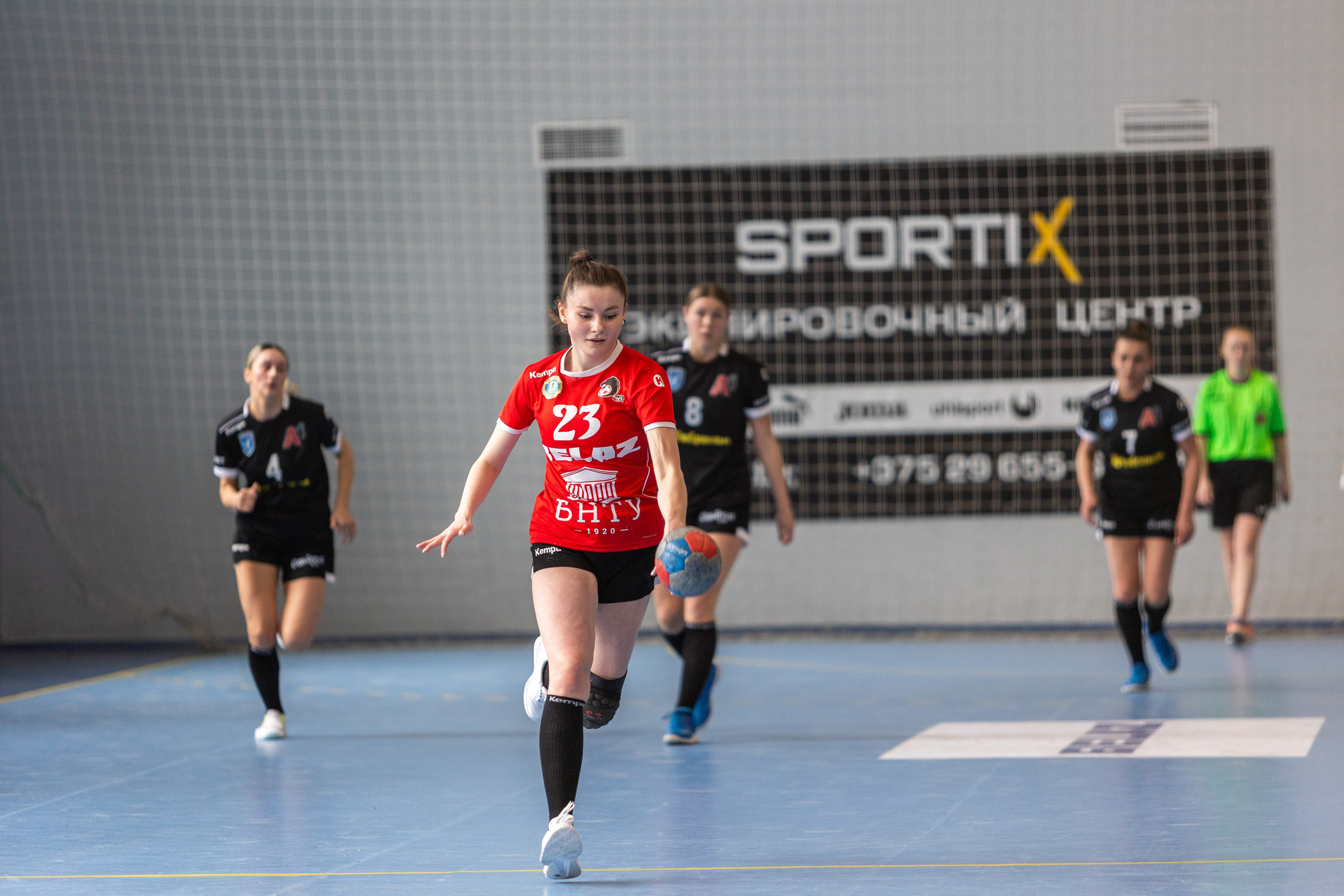 Гандбол. БНТУ — Березина. Профессиональный интерьерный и репортажный фотограф Минск и РБ. Максим Орлов