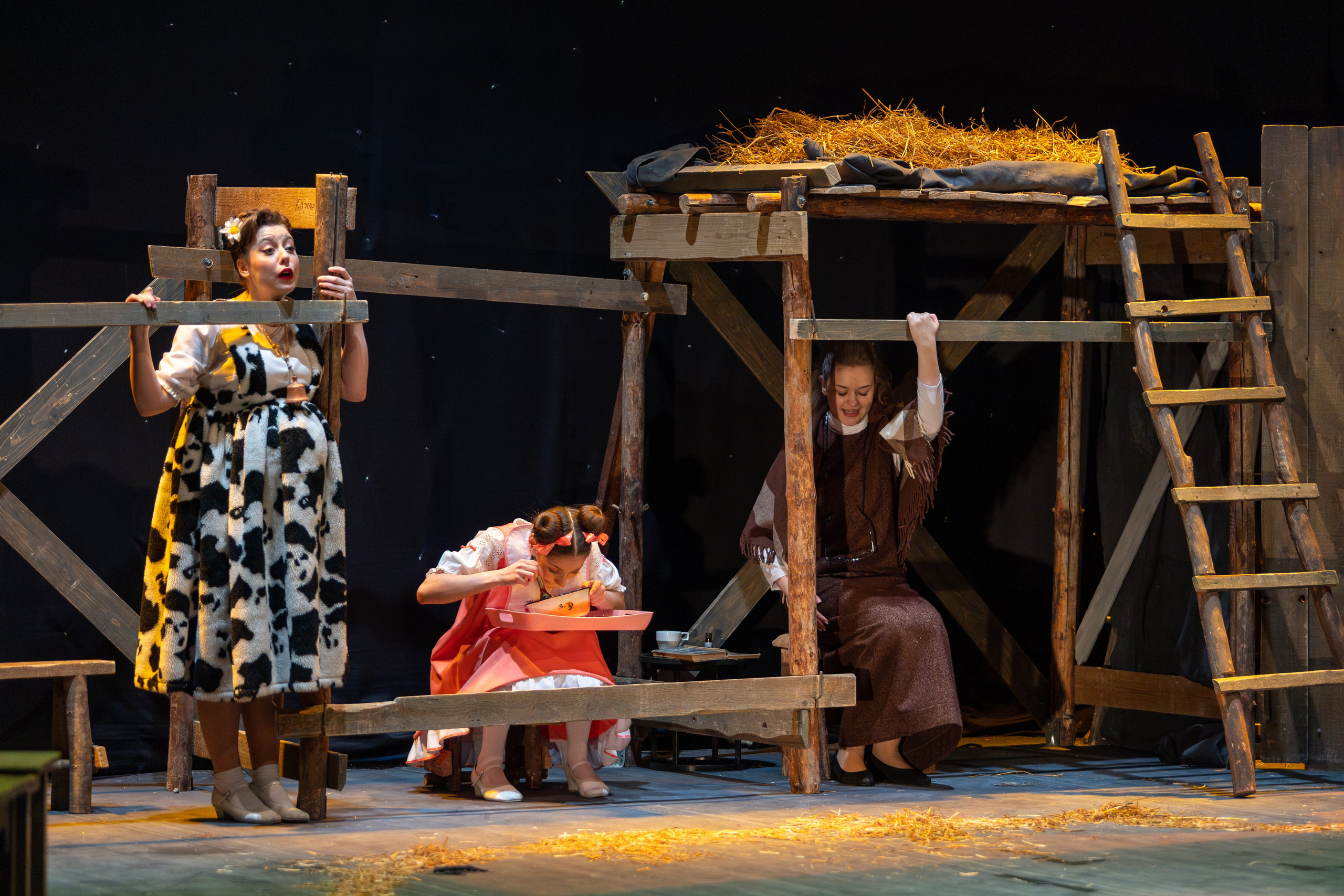 Театр белорусской армии «Очень простая история». Профессиональный интерьерный и репортажный фотограф Минск и РБ. Максим Орлов