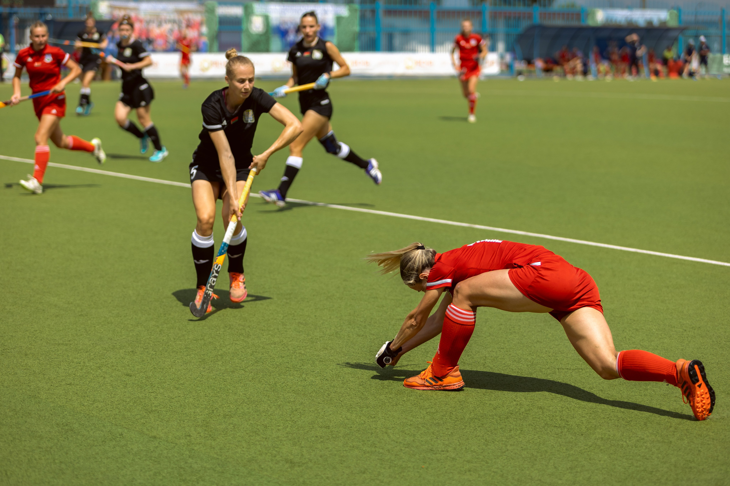 Хоккей на траве. Девушки. Минск — Виктория. 16.06.2024. Профессиональный интерьерный и репортажный фотограф Минск и РБ. Максим Орлов