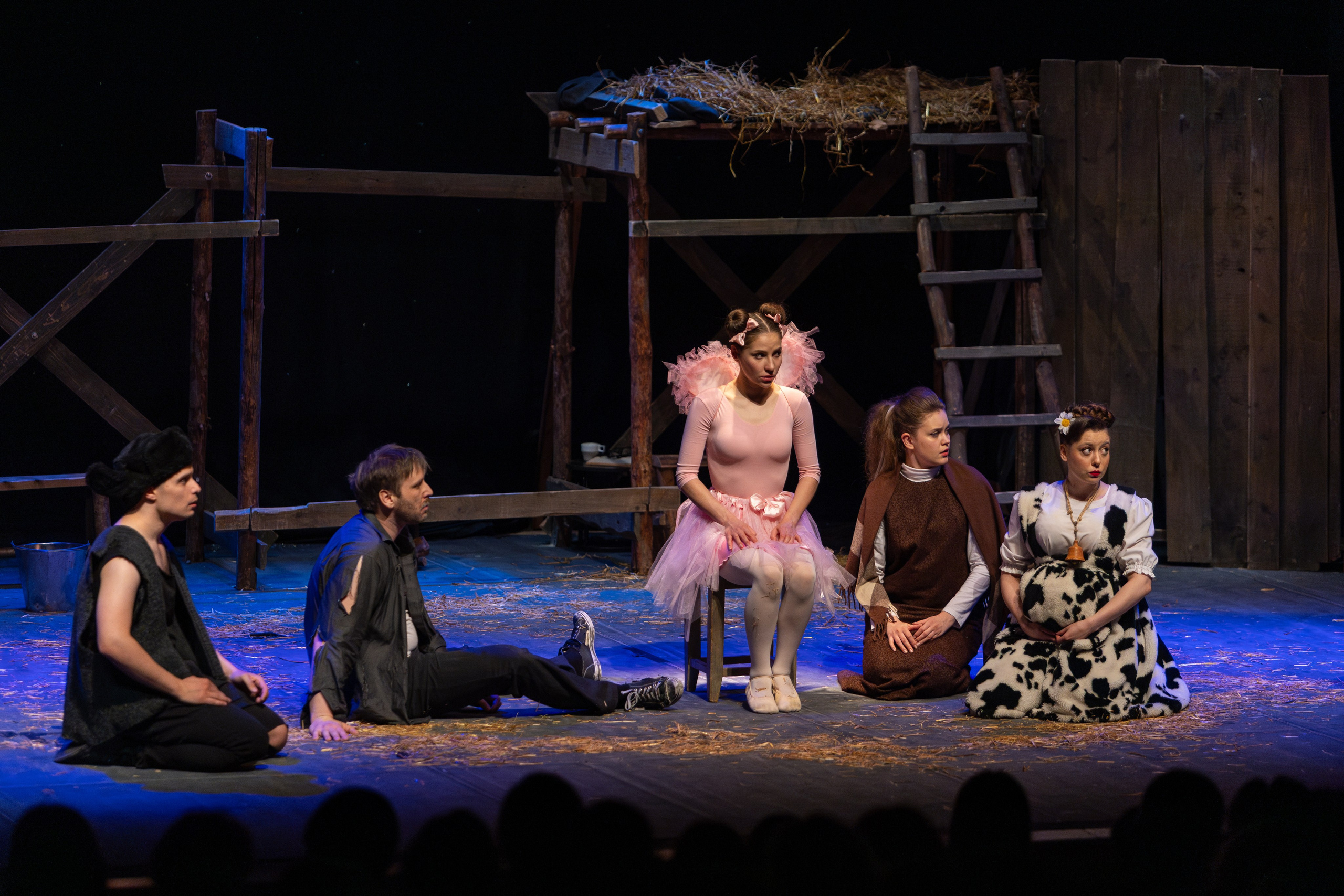 Театр белорусской армии «Очень простая история». Профессиональный интерьерный и репортажный фотограф Минск и РБ. Максим Орлов