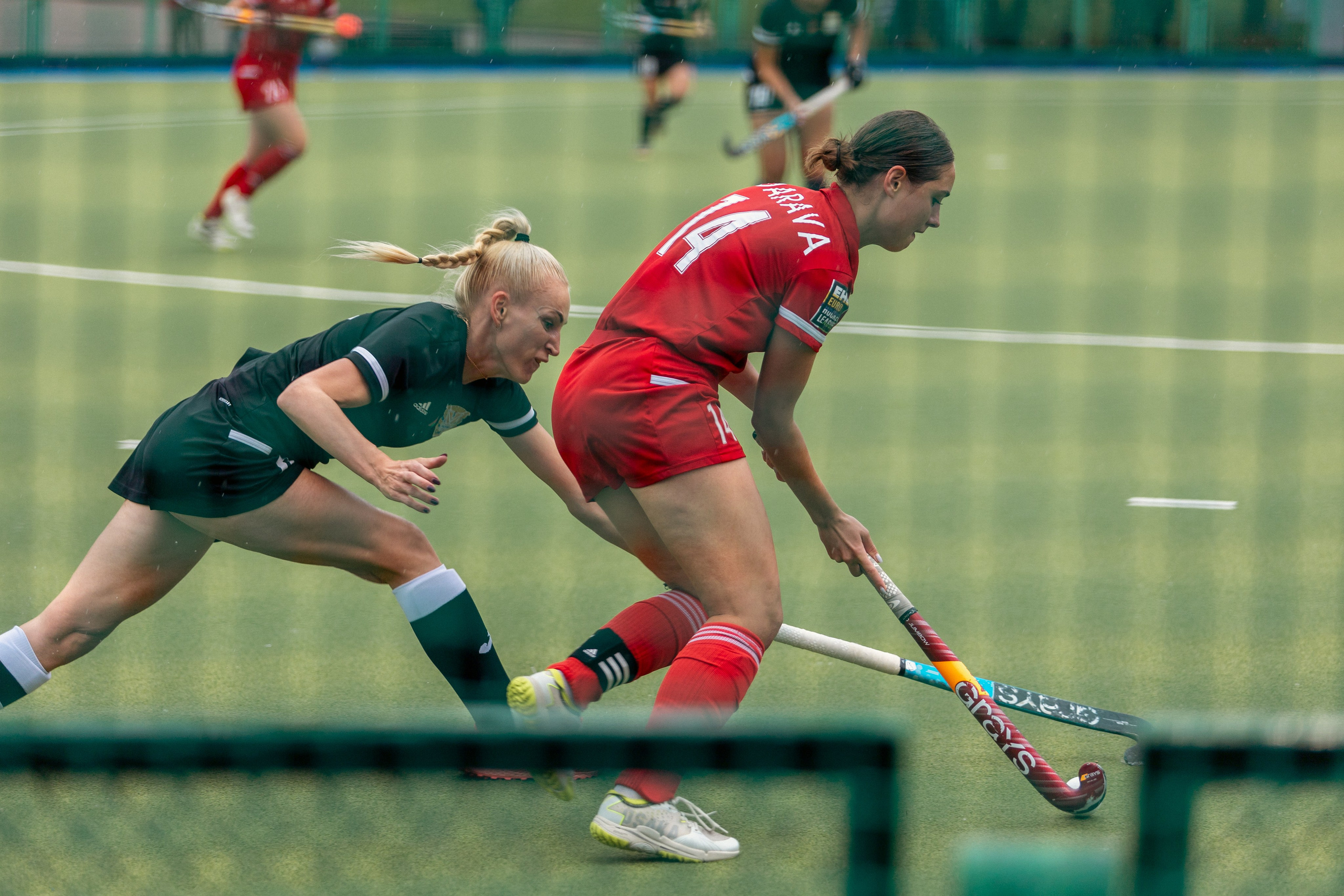Хоккей на траве. Девушки. ХК Минск — ХК Виктория (Смолевичи) 10.06.2024. Профессиональный интерьерный и репортажный фотограф Минск и РБ. Максим Орлов