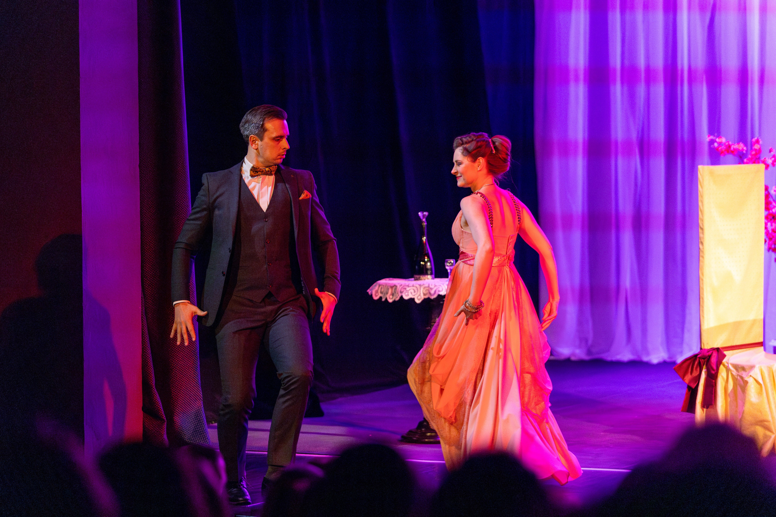 Новый театр «Как важно быть серьезным». Профессиональный интерьерный и репортажный фотограф Минск и РБ. Максим Орлов