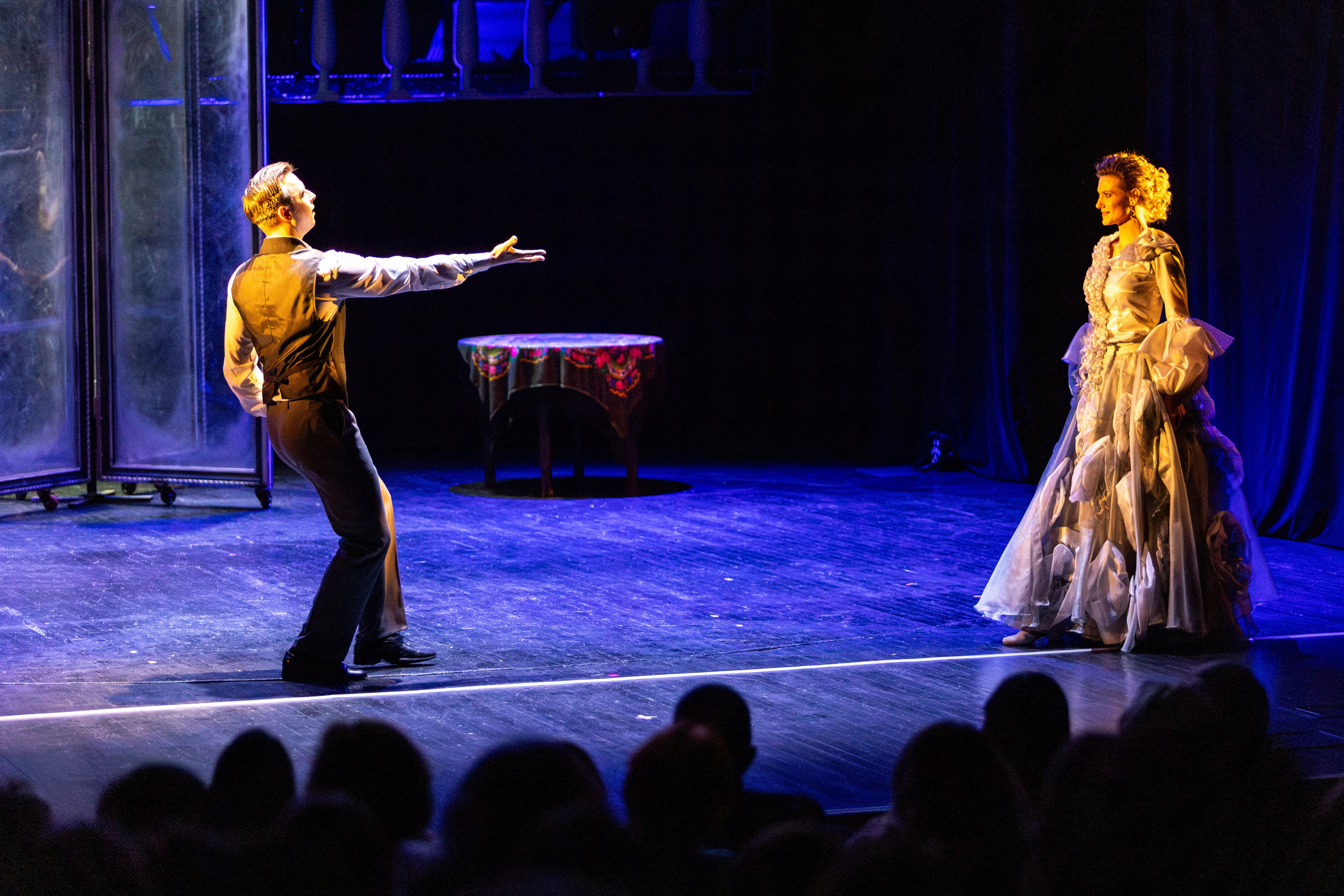 Новый театр «Я вещь». Профессиональный интерьерный и репортажный фотограф Минск и РБ. Максим Орлов