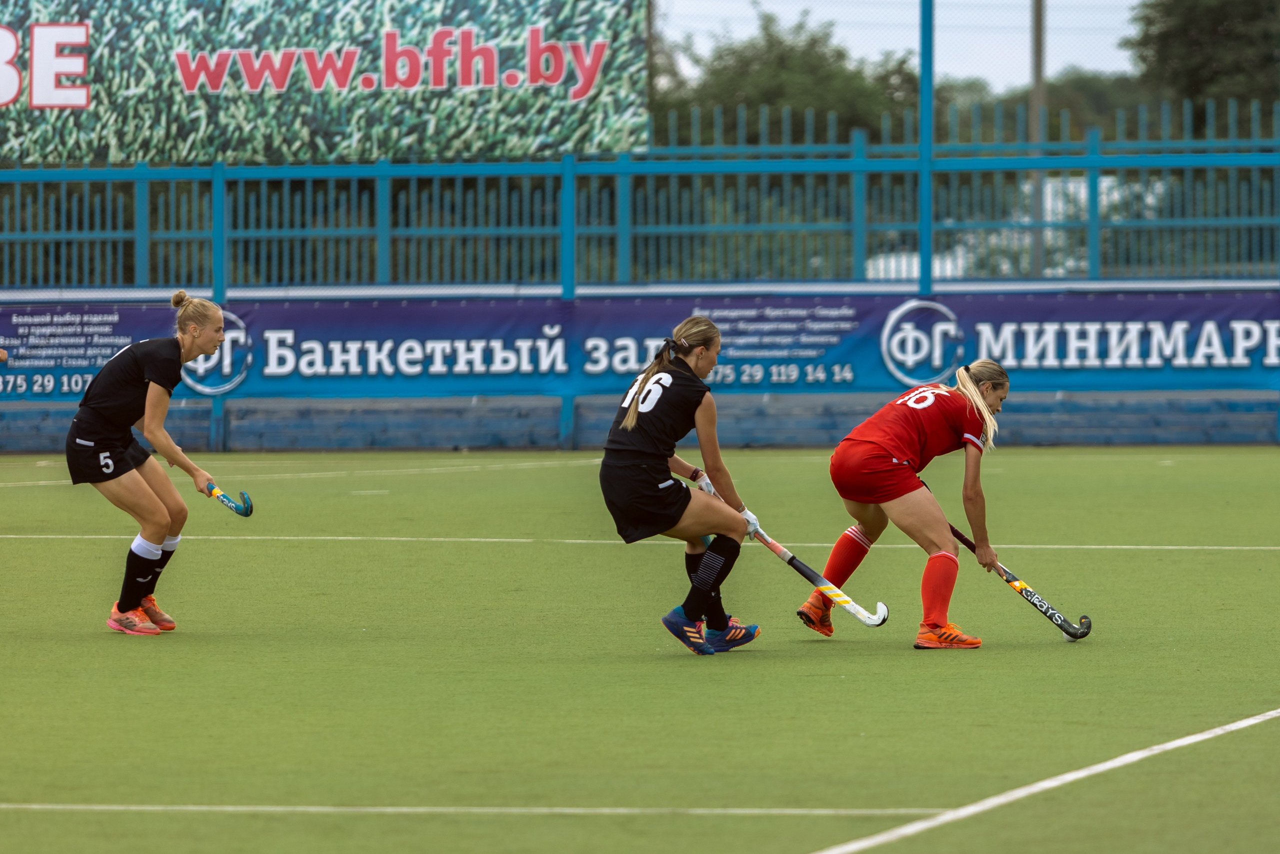 Хоккей на траве. Девушки. Минск — Виктория. 16.06.2024. Профессиональный интерьерный и репортажный фотограф Минск и РБ. Максим Орлов