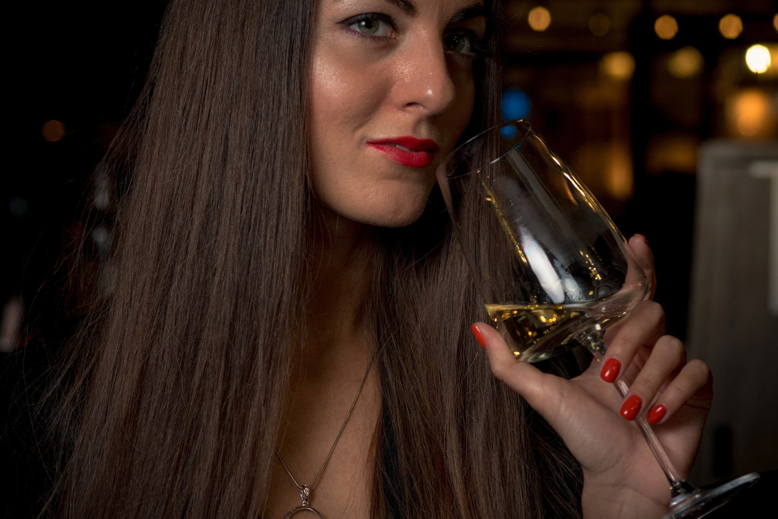 Оля и Юля в кафе «Березка». Профессиональный интерьерный и репортажный фотограф Минск и РБ. Максим Орлов