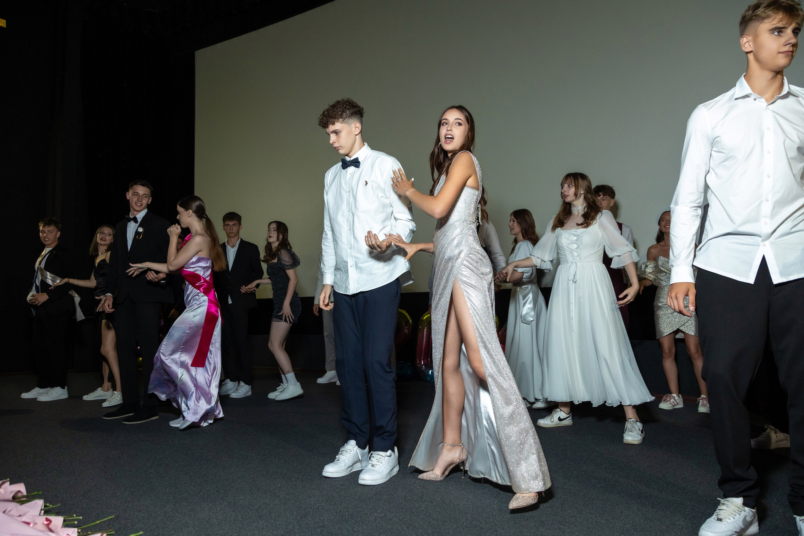 Вручение дипломов. 47 школа. Профессиональный интерьерный и репортажный фотограф Минск и РБ. Максим Орлов