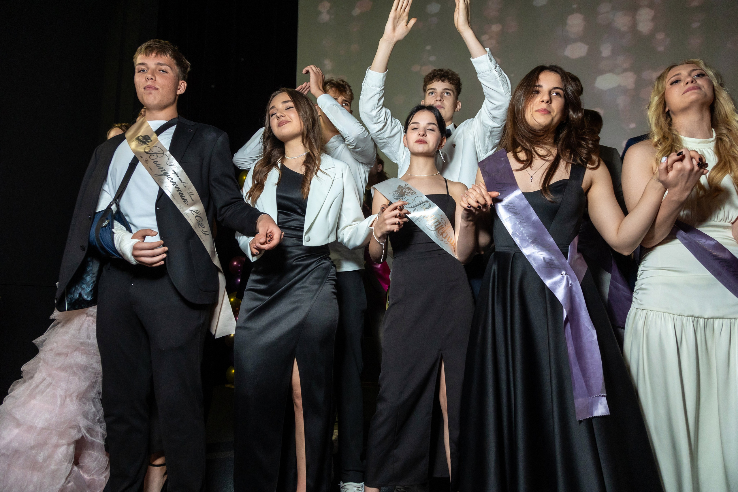 Вручение дипломов. 47 школа. Профессиональный интерьерный и репортажный фотограф Минск и РБ. Максим Орлов