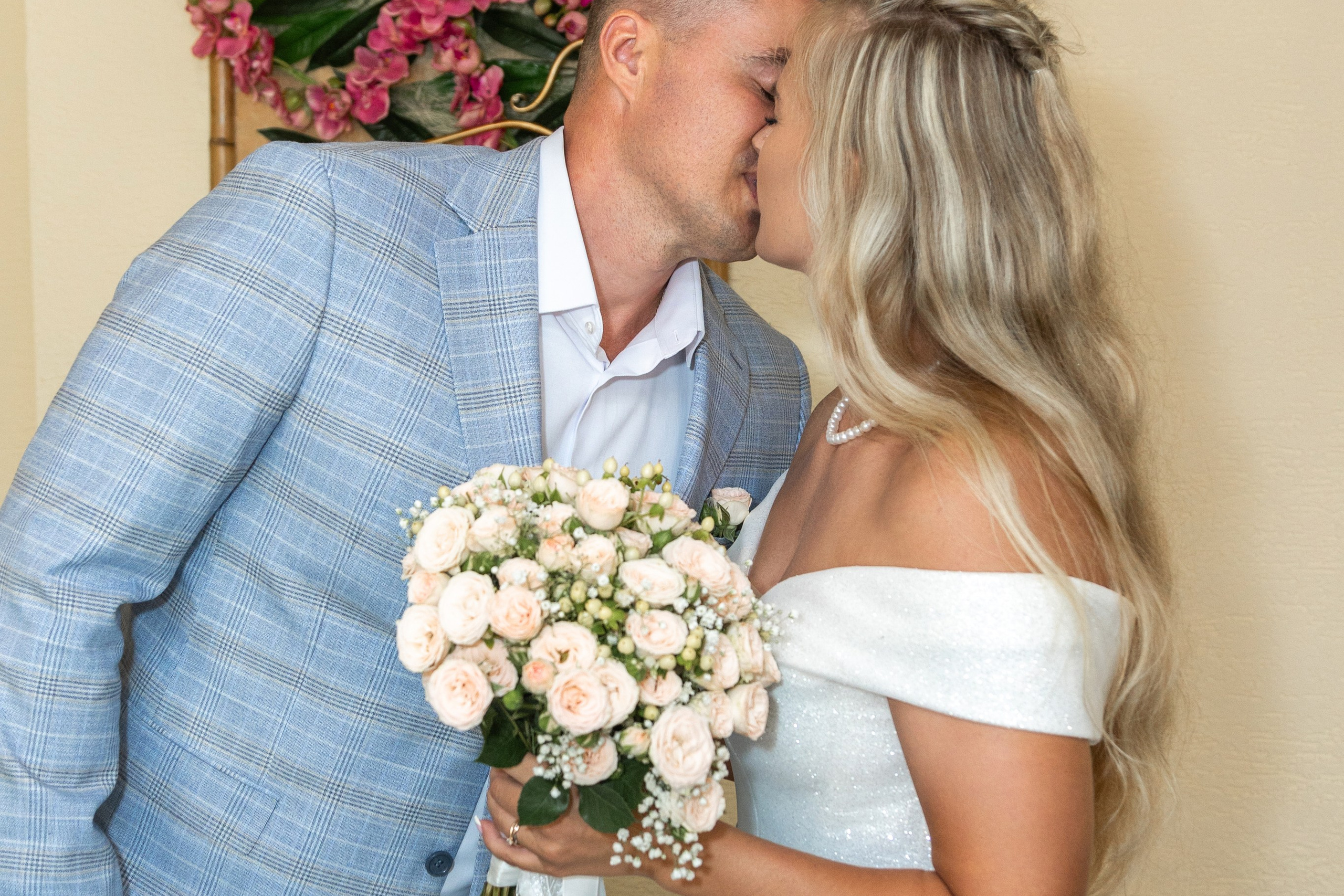 Свадебная фотосессия Дениса и Юли. Профессиональный интерьерный и репортажный фотограф Минск и РБ. Максим Орлов