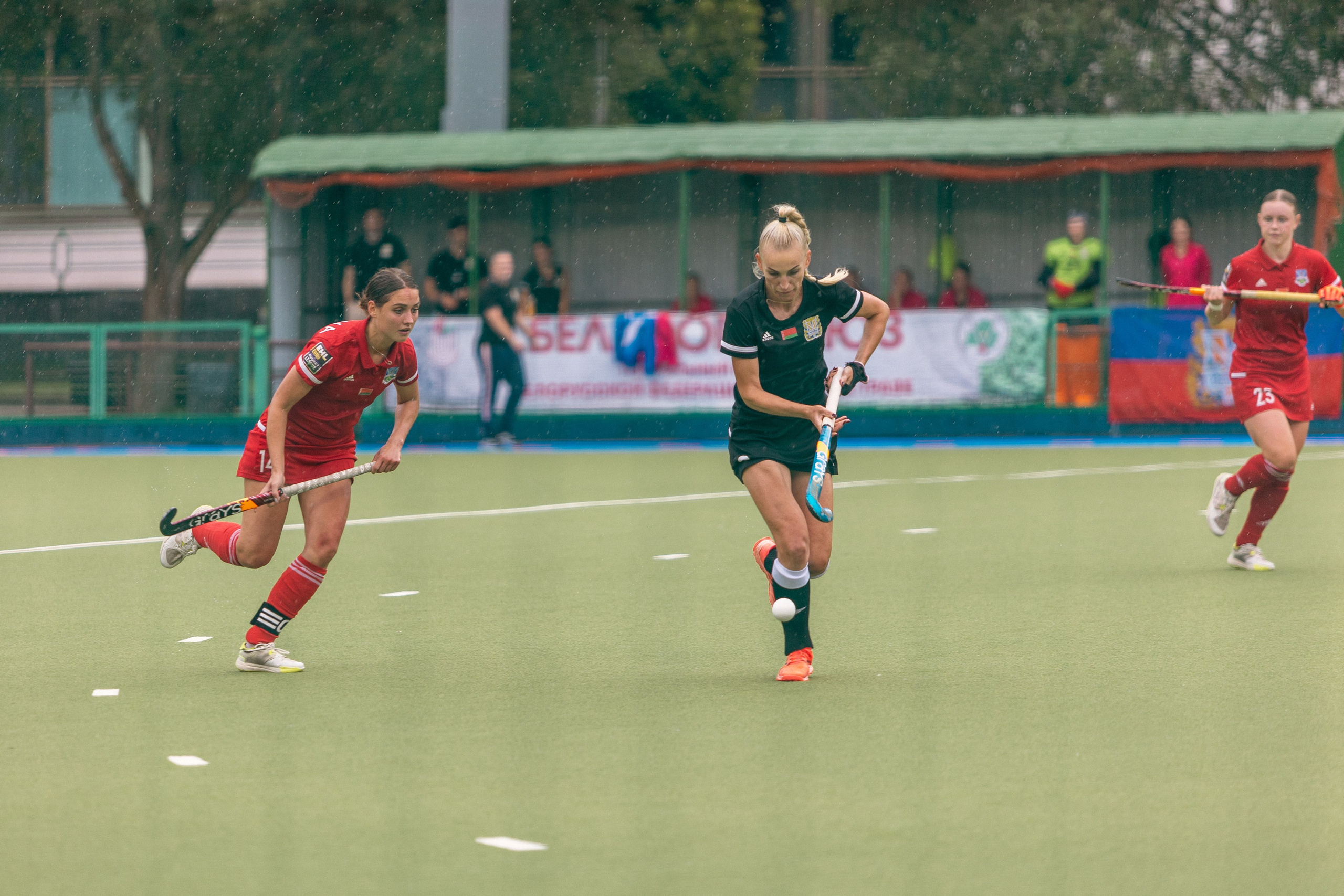 Хоккей на траве. Девушки. ХК Минск — ХК Виктория (Смолевичи) 10.06.2024. Профессиональный интерьерный и репортажный фотограф Минск и РБ. Максим Орлов