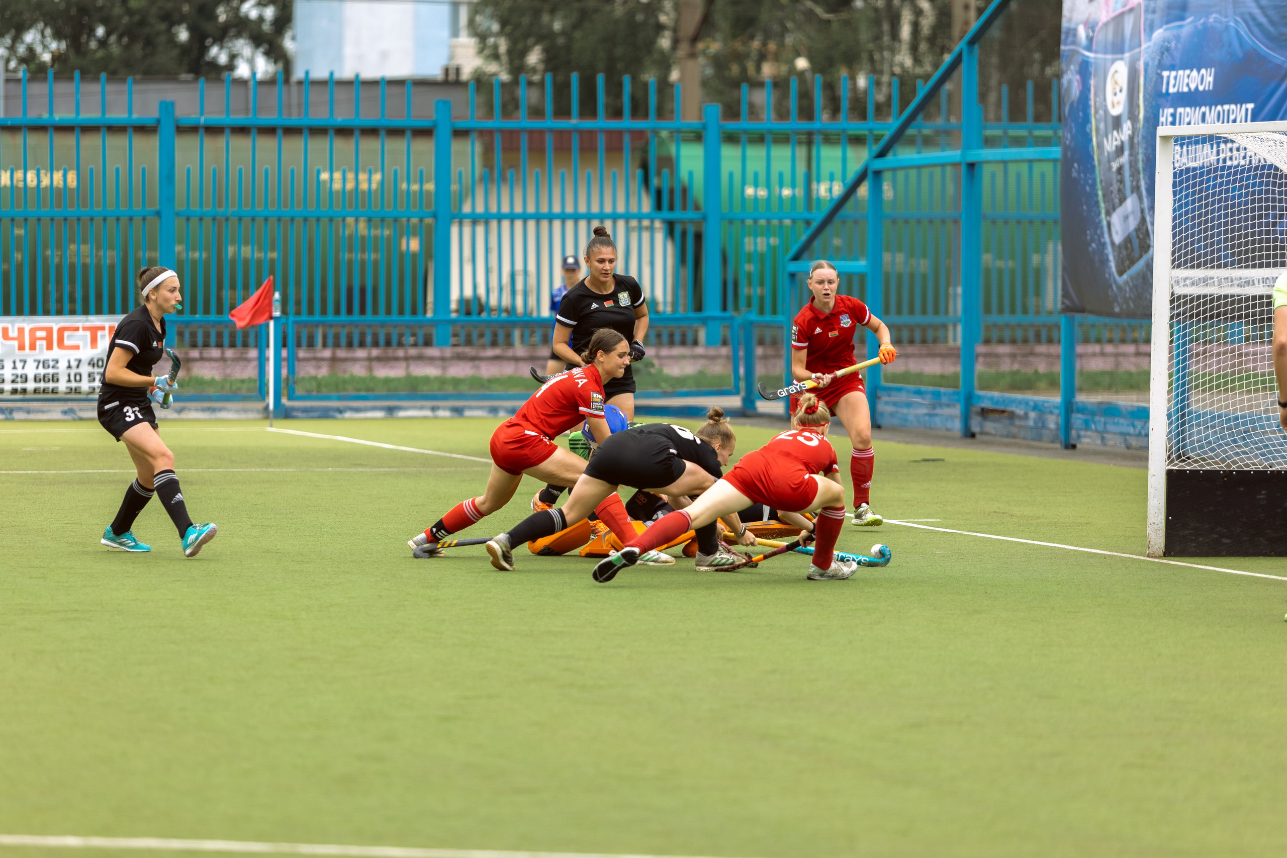 Хоккей на траве. Девушки. Минск — Виктория. 16.06.2024. Профессиональный интерьерный и репортажный фотограф Минск и РБ. Максим Орлов