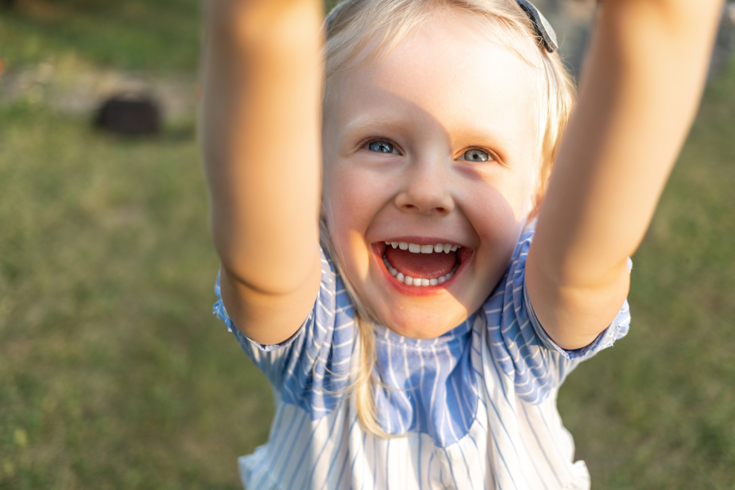 Стеша с мамой. Профессиональный интерьерный и репортажный фотограф Минск и РБ. Максим Орлов