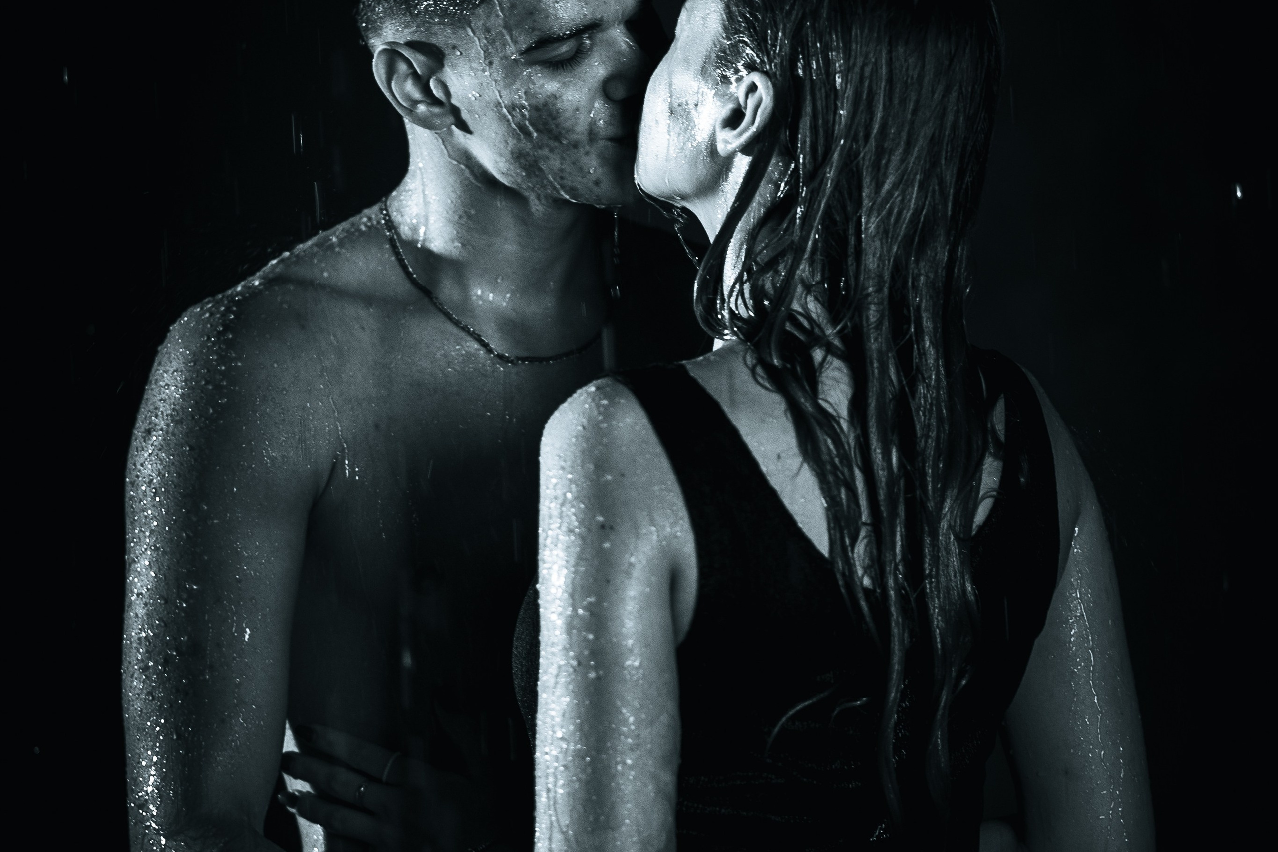 Лав стори в душе двух влюбленных. Профессиональный интерьерный и репортажный фотограф Минск и РБ. Максим Орлов