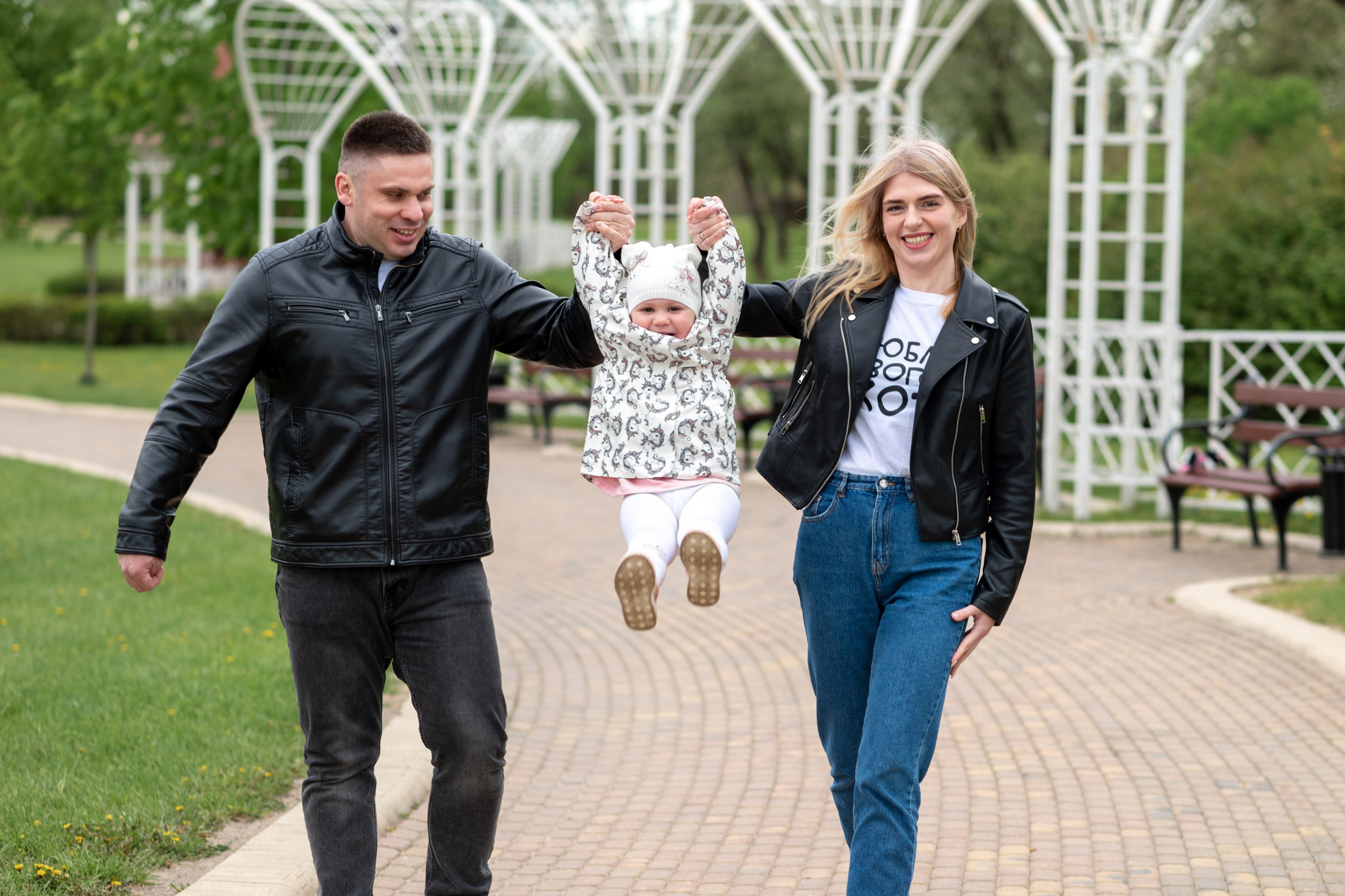 Олег, Каролина и Стефания. Профессиональный интерьерный и репортажный фотограф Минск и РБ. Максим Орлов