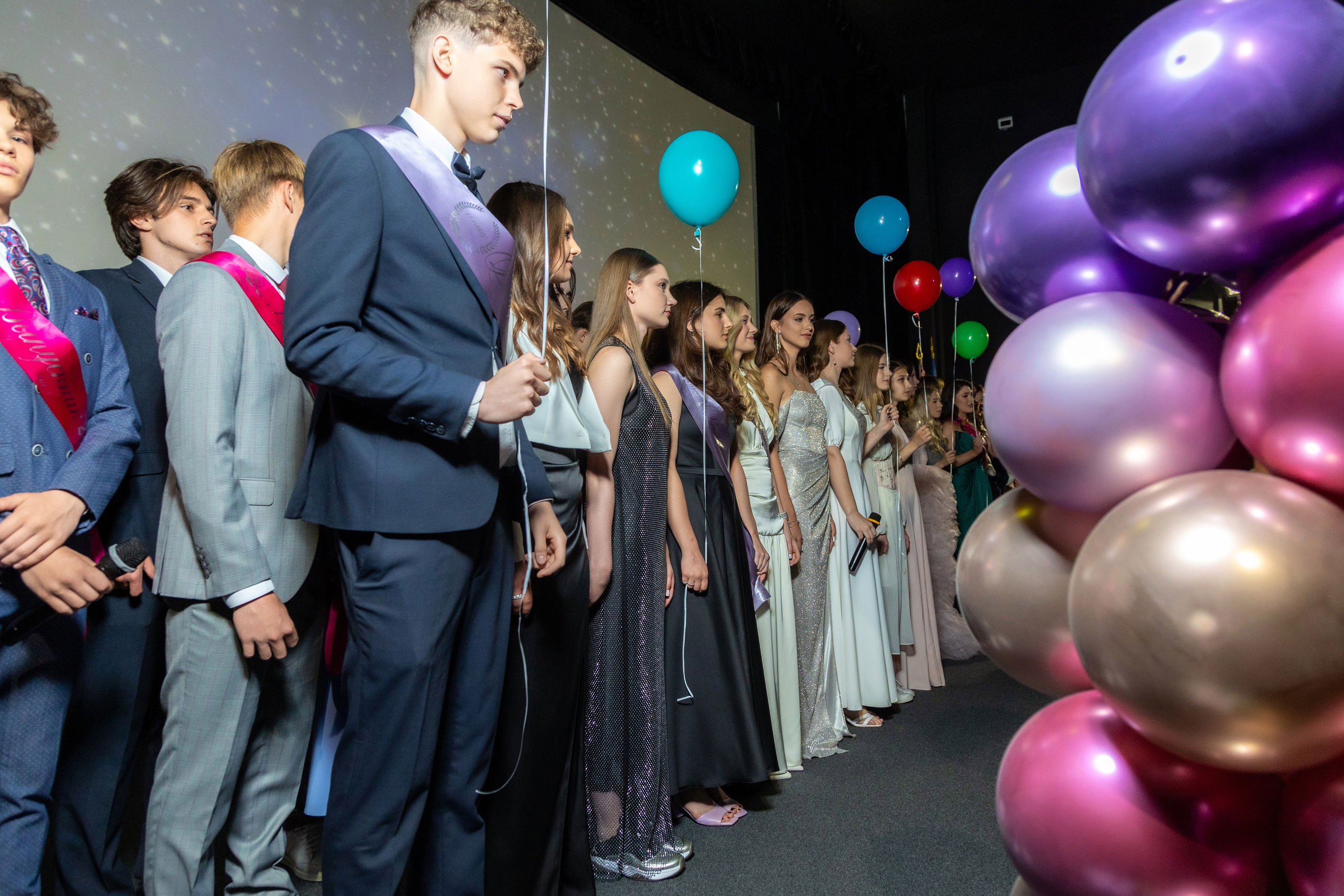 Вручение дипломов. 47 школа. Профессиональный интерьерный и репортажный фотограф Минск и РБ. Максим Орлов