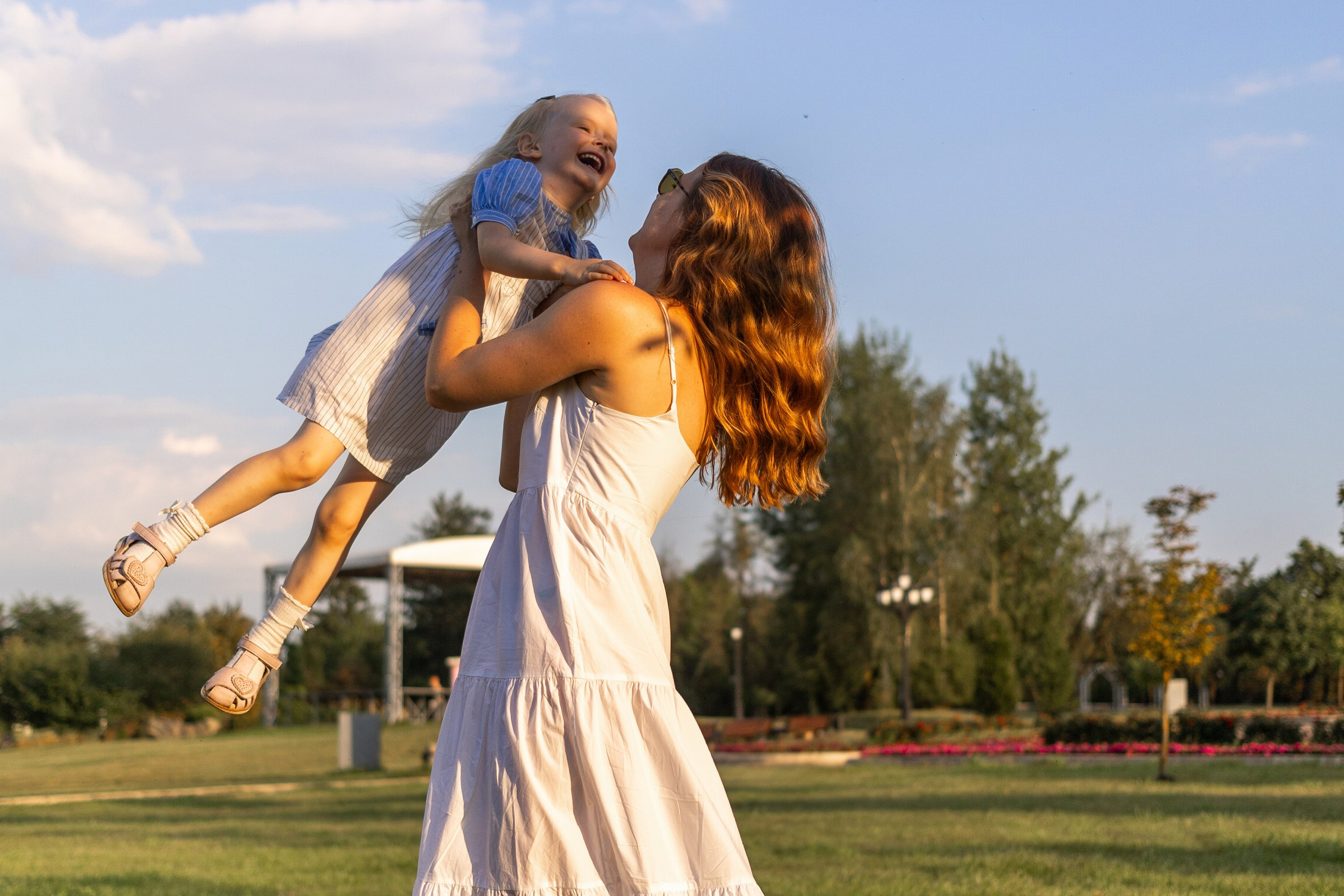 Стеша с мамой. Профессиональный интерьерный и репортажный фотограф Минск и РБ. Максим Орлов