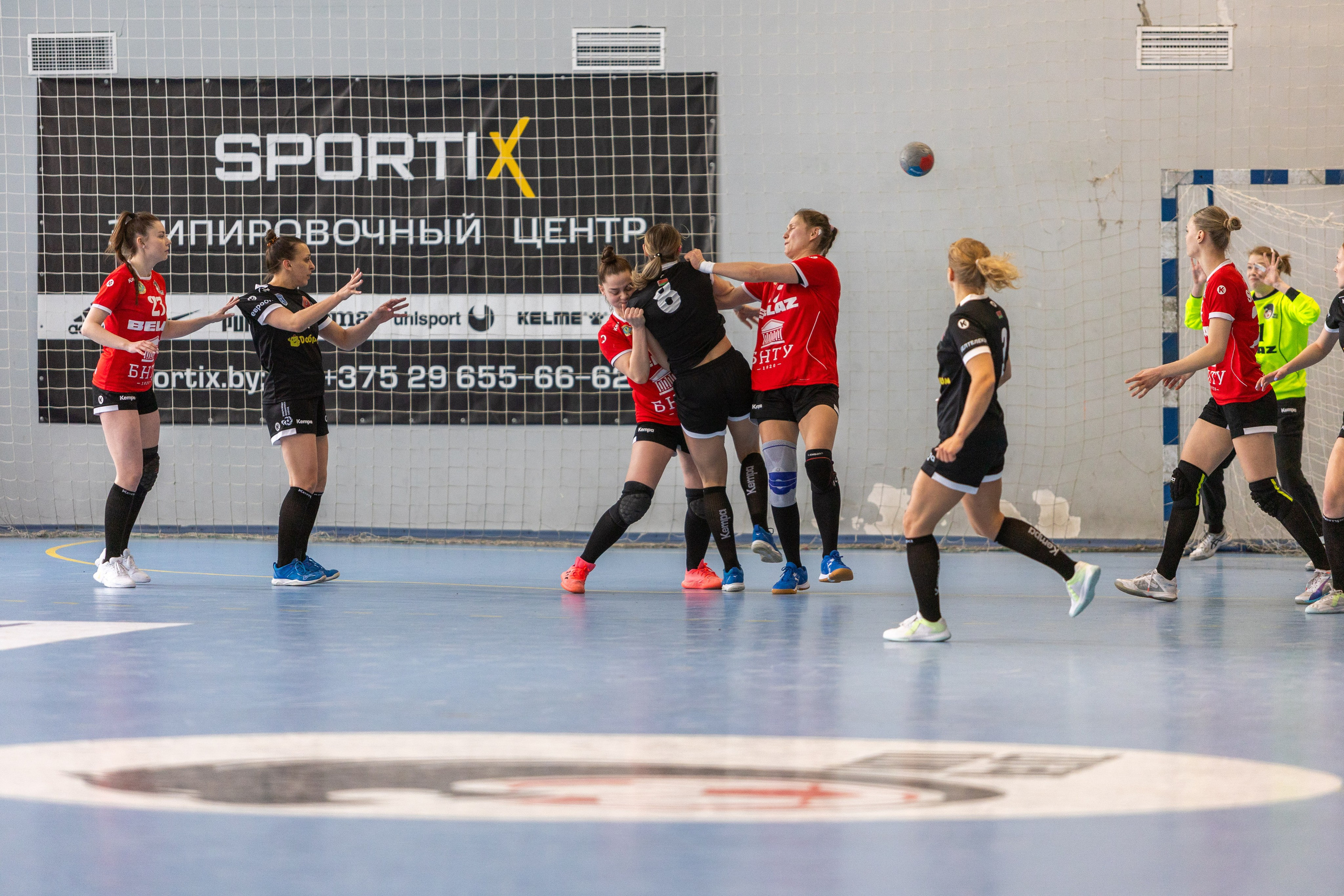 Гандбол. БНТУ — Березина. Профессиональный интерьерный и репортажный фотограф Минск и РБ. Максим Орлов