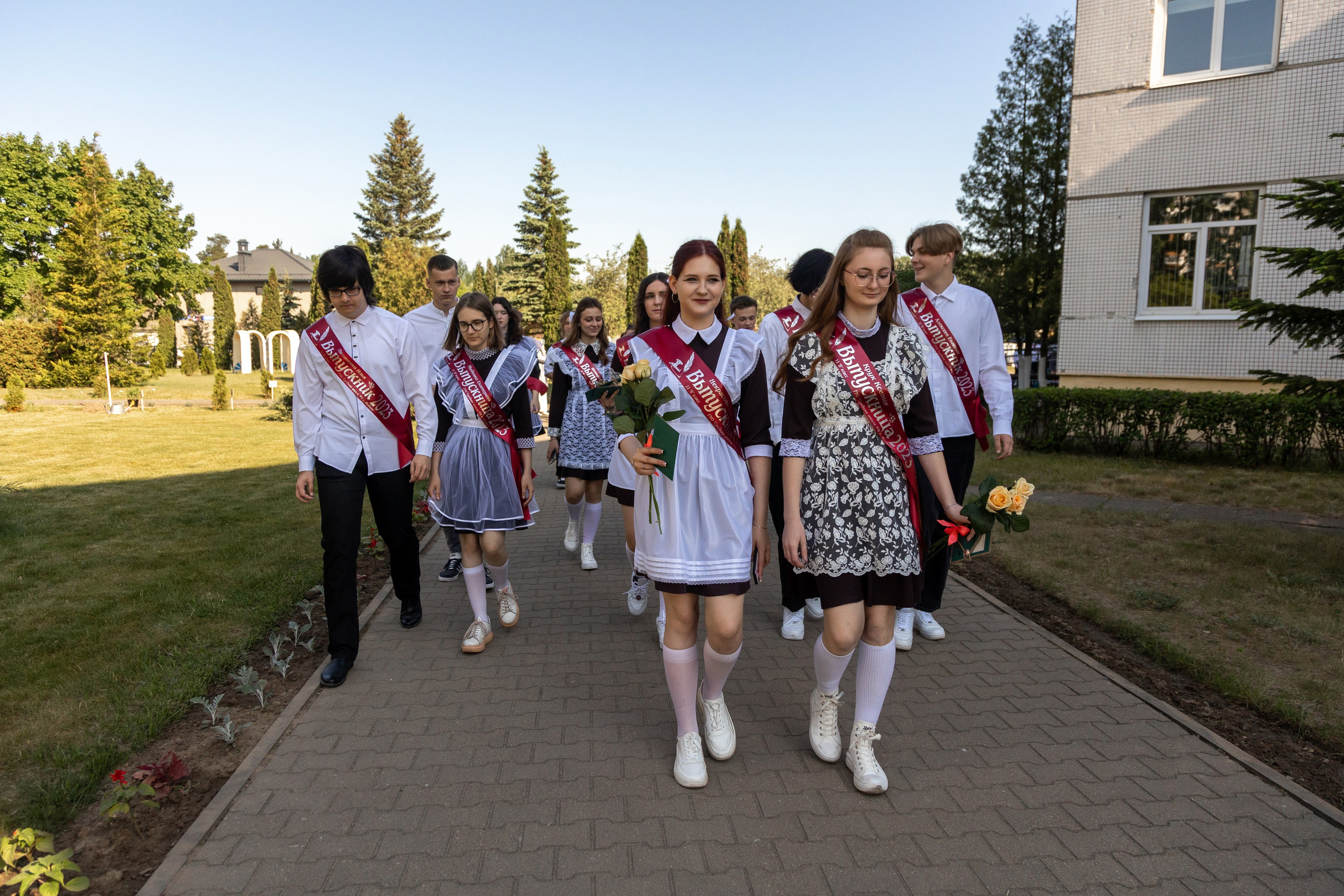 Выпускной в Жодино 2023. Профессиональный интерьерный и репортажный фотограф Минск и РБ. Максим Орлов