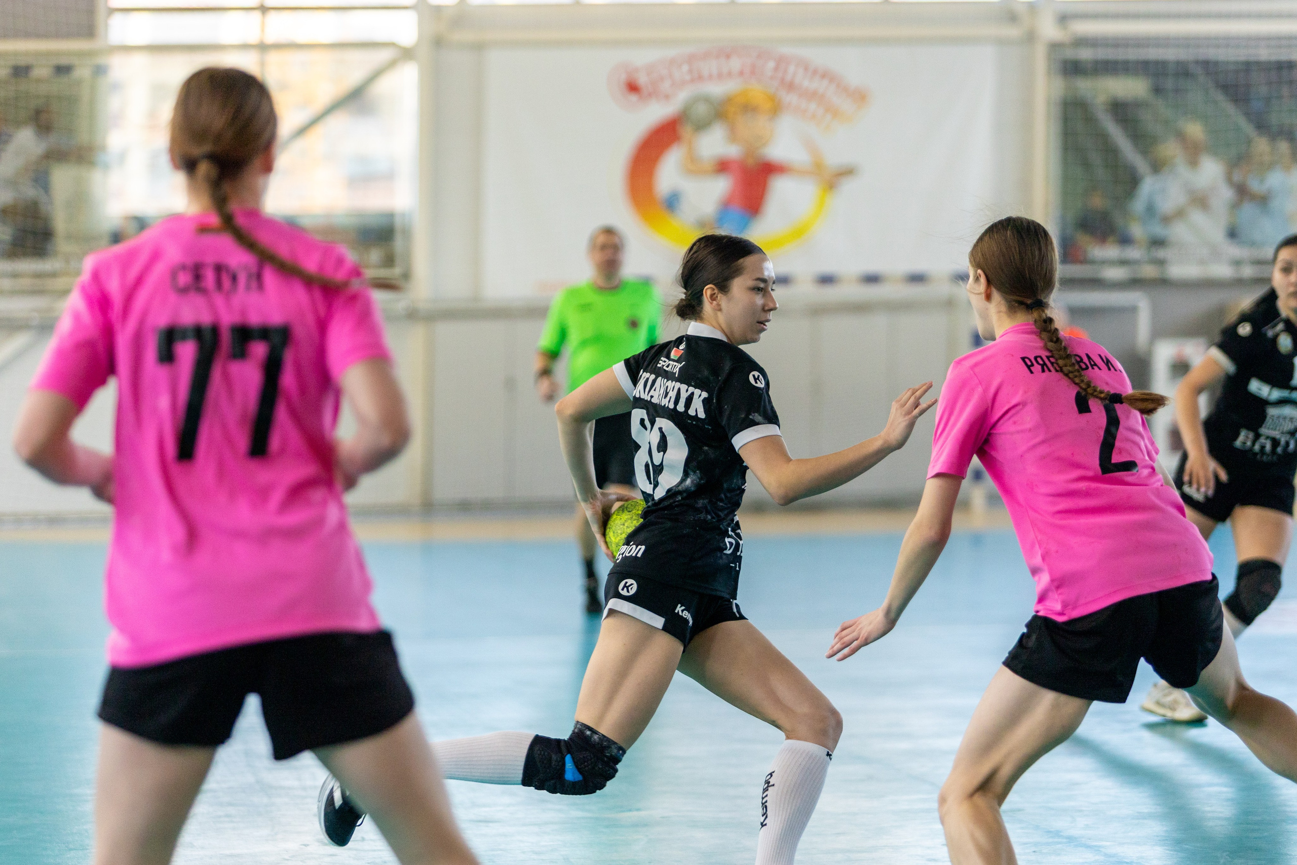 Женский гандбол. Лучшие кадры. БНТУ — Звезда. 08.02.2025. Профессиональный интерьерный и репортажный фотограф Минск и РБ. Максим Орлов