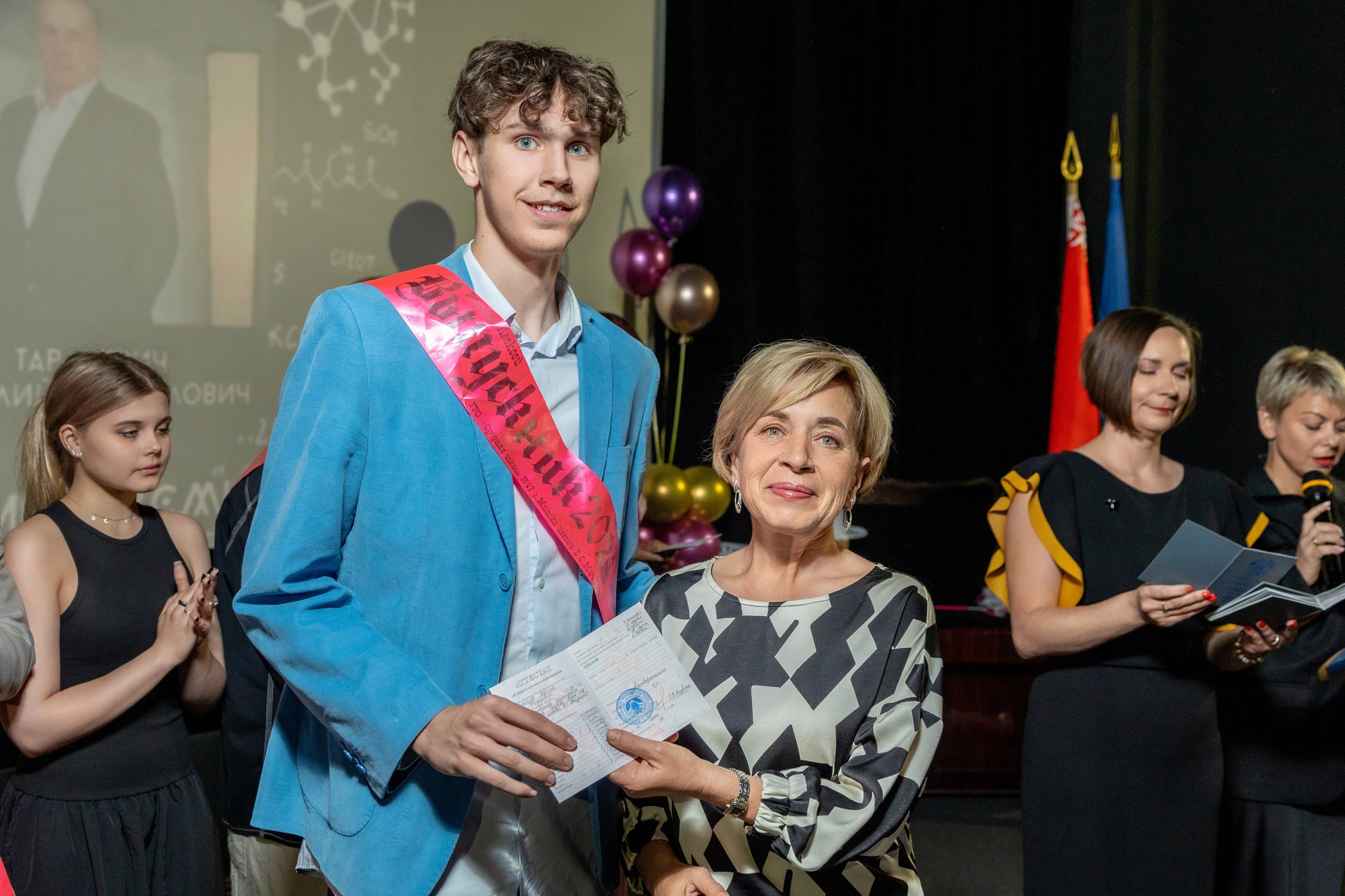 Вручение дипломов. 47 школа. Профессиональный интерьерный и репортажный фотограф Минск и РБ. Максим Орлов