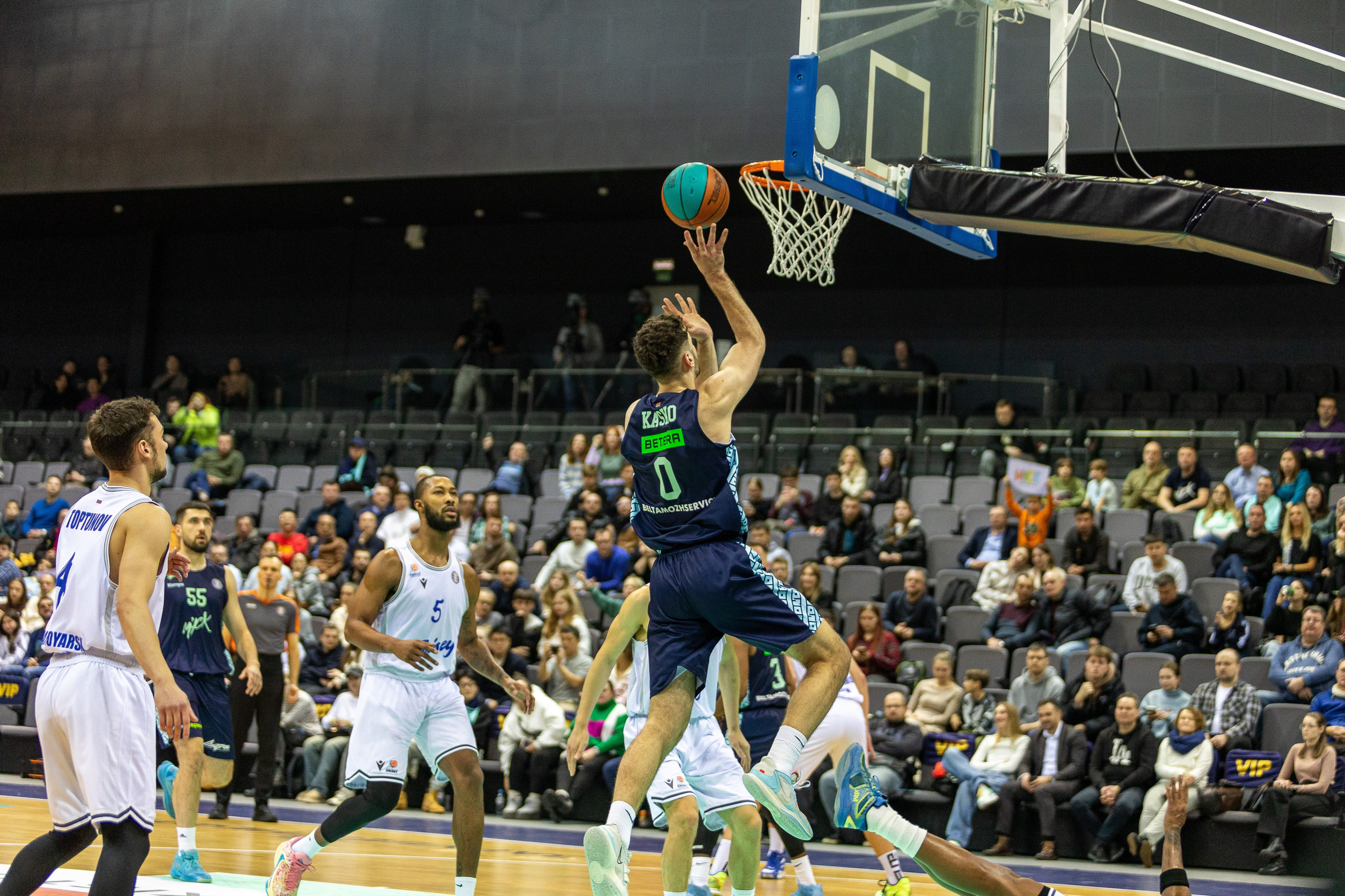 Баскетбол. Лучшие кадры. Минск — Енисей. 11.12.2023. Профессиональный интерьерный и репортажный фотограф Минск и РБ. Максим Орлов