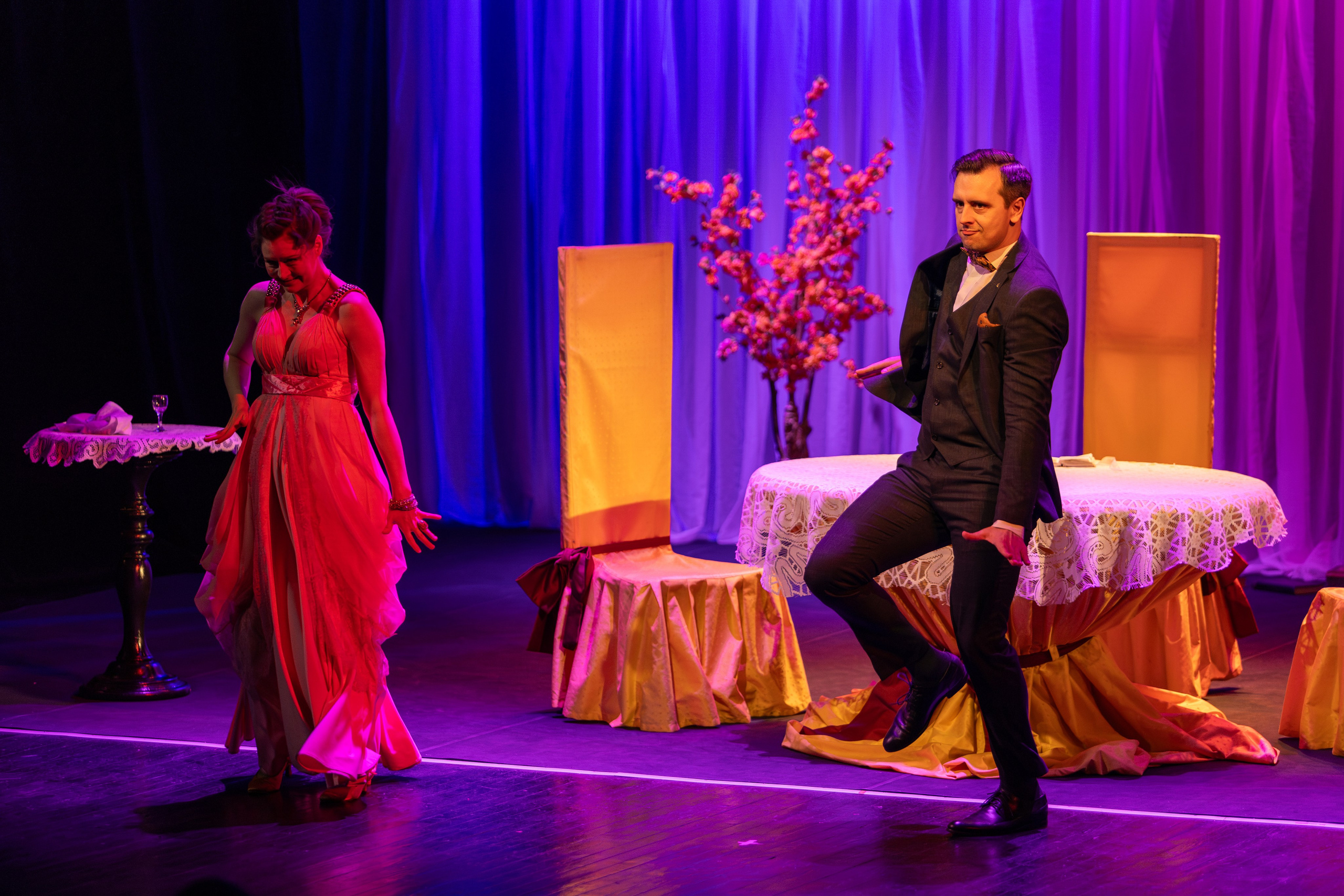 Новый театр «Как важно быть серьезным». Профессиональный интерьерный и репортажный фотограф Минск и РБ. Максим Орлов