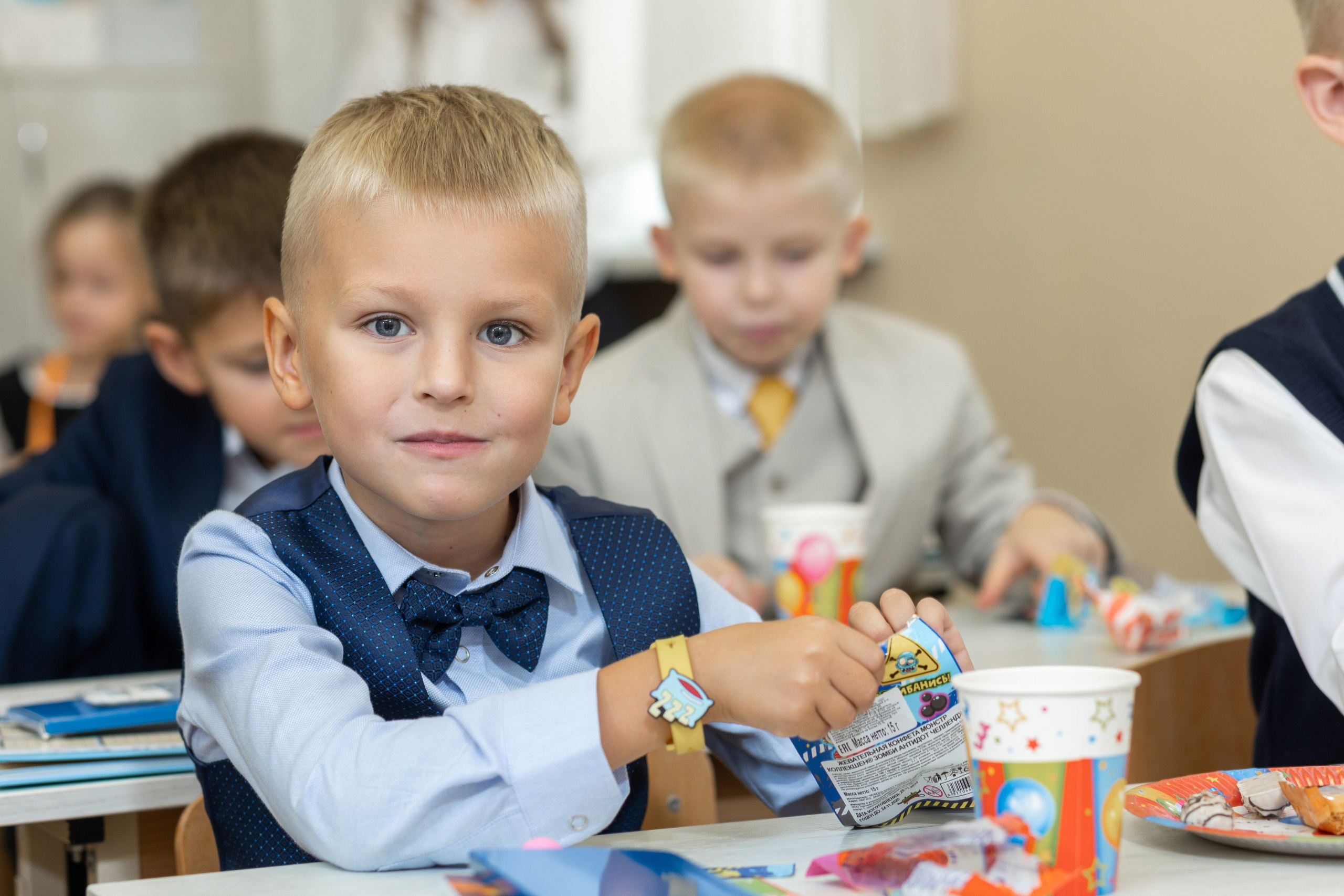 Линейка 1-го сентября. Профессиональный интерьерный и репортажный фотограф Минск и РБ. Максим Орлов