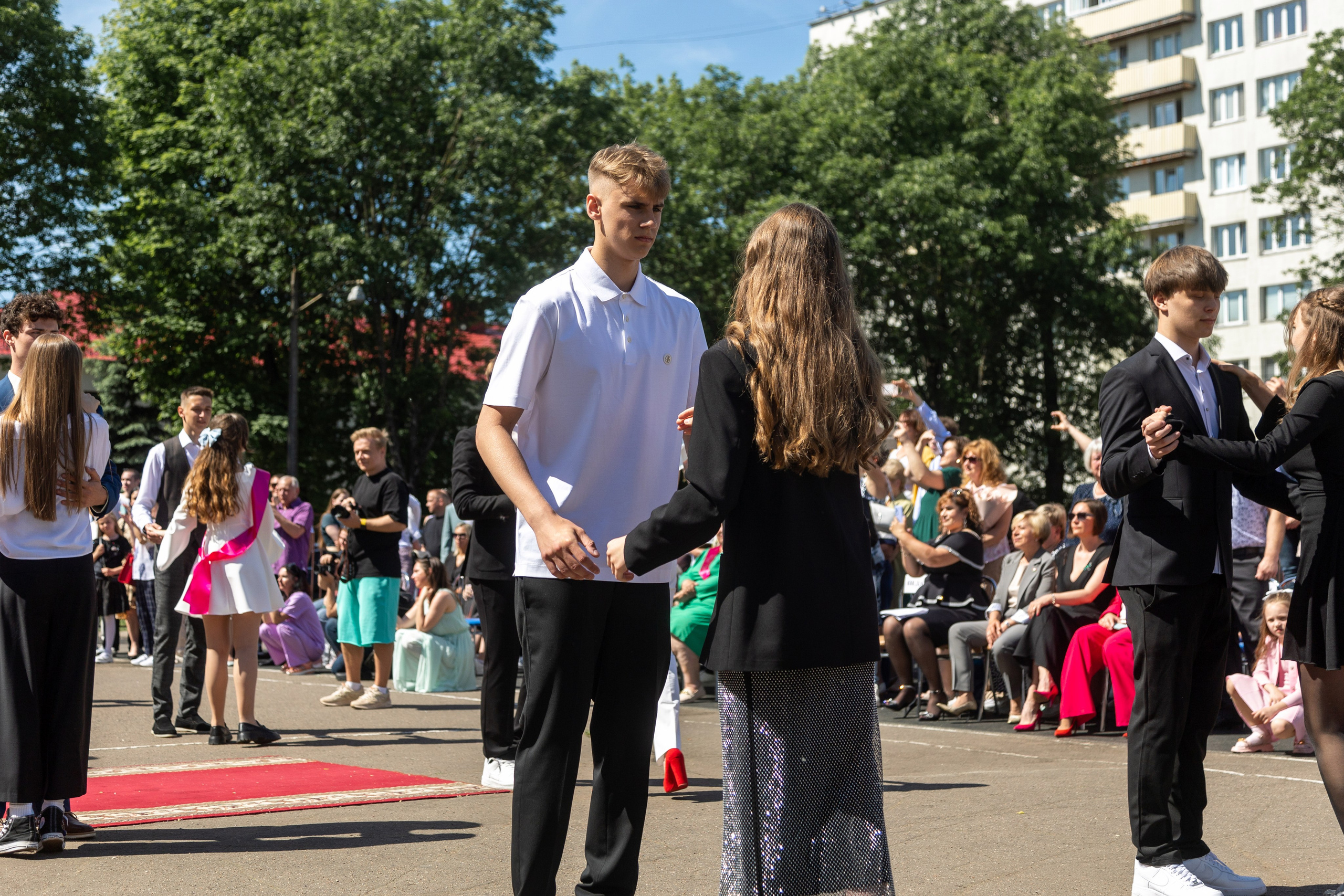 Школа 47. Последний звонок. Профессиональный интерьерный и репортажный фотограф Минск и РБ. Максим Орлов