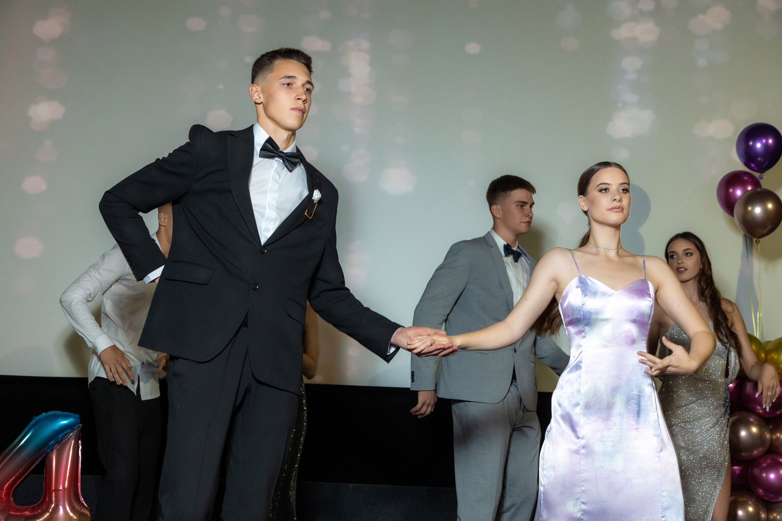 Вручение дипломов. 47 школа. Профессиональный интерьерный и репортажный фотограф Минск и РБ. Максим Орлов