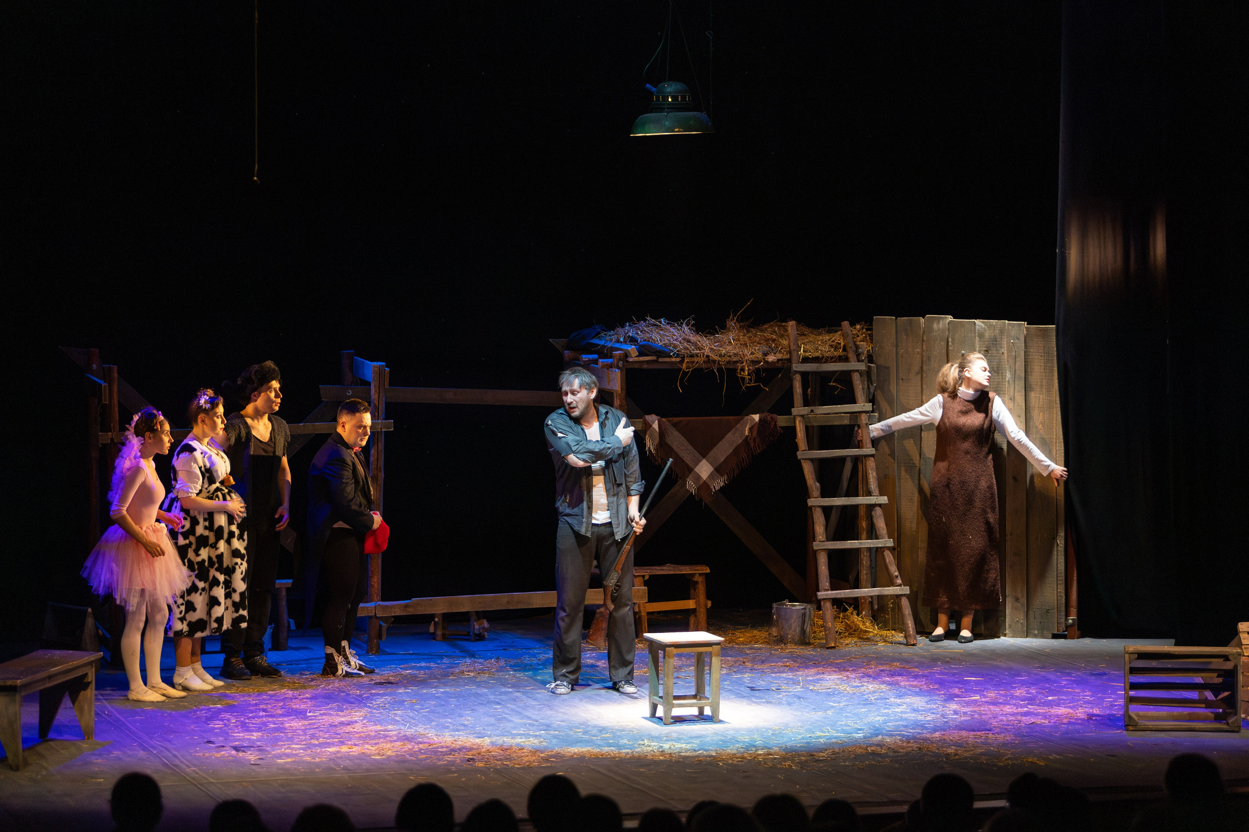 Театр белорусской армии «Очень простая история». Профессиональный интерьерный и репортажный фотограф Минск и РБ. Максим Орлов