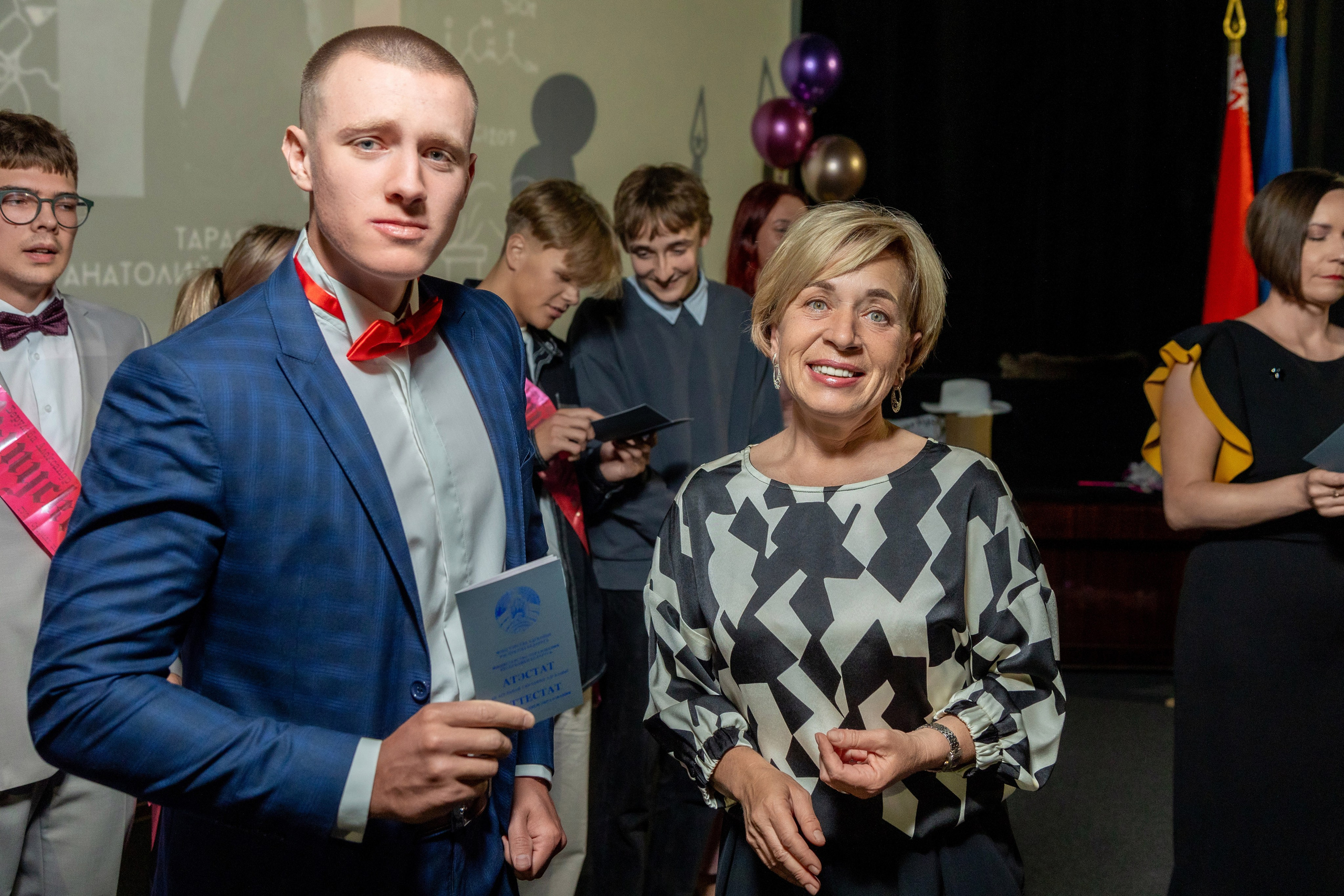Вручение дипломов. 47 школа. Профессиональный интерьерный и репортажный фотограф Минск и РБ. Максим Орлов