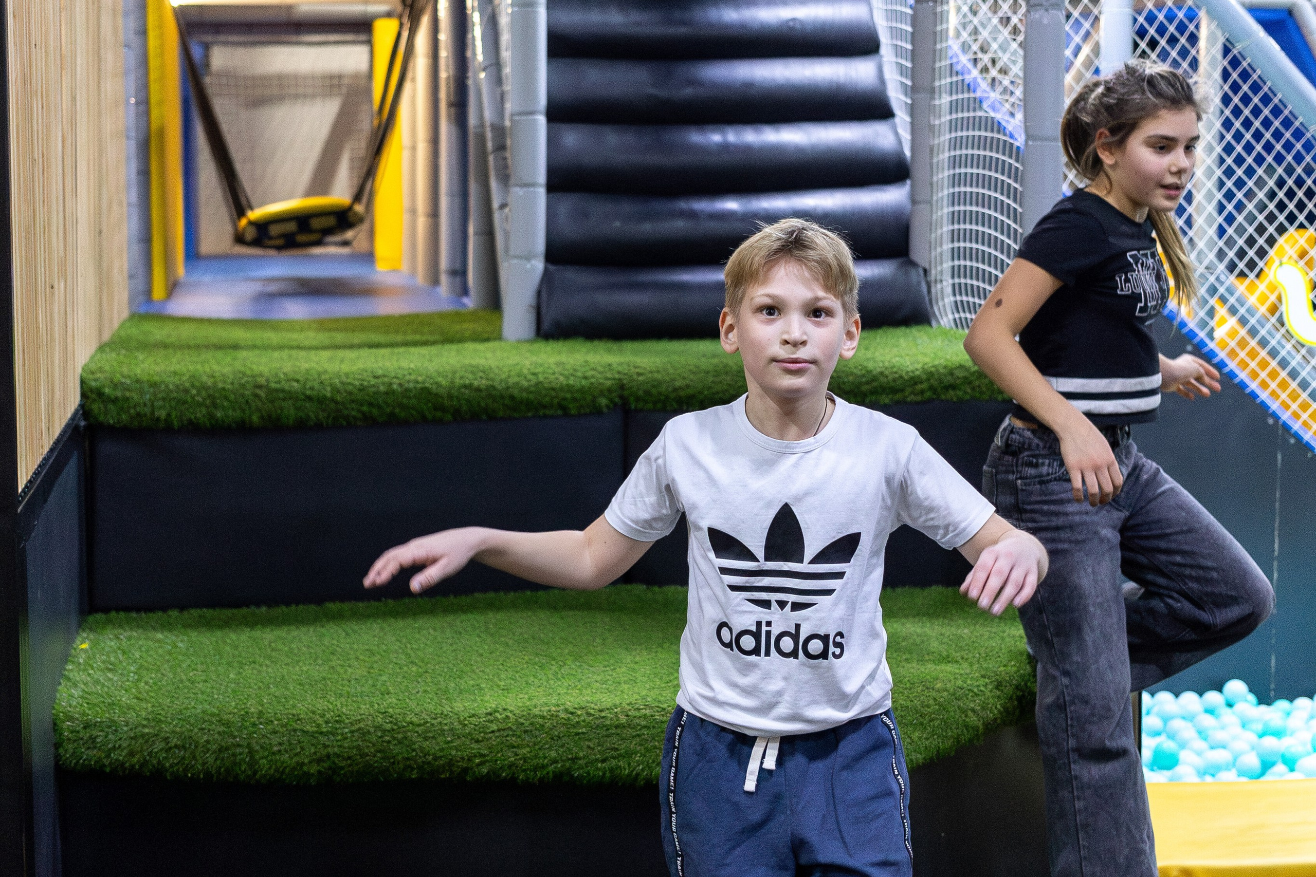 ДР Влада (батутная арена). Профессиональный интерьерный и репортажный фотограф Минск и РБ. Максим Орлов